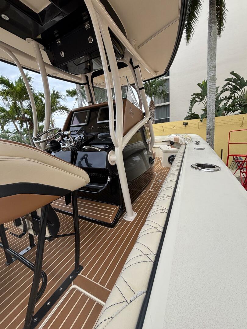 2013 Statement 35 Center Console - Image 31