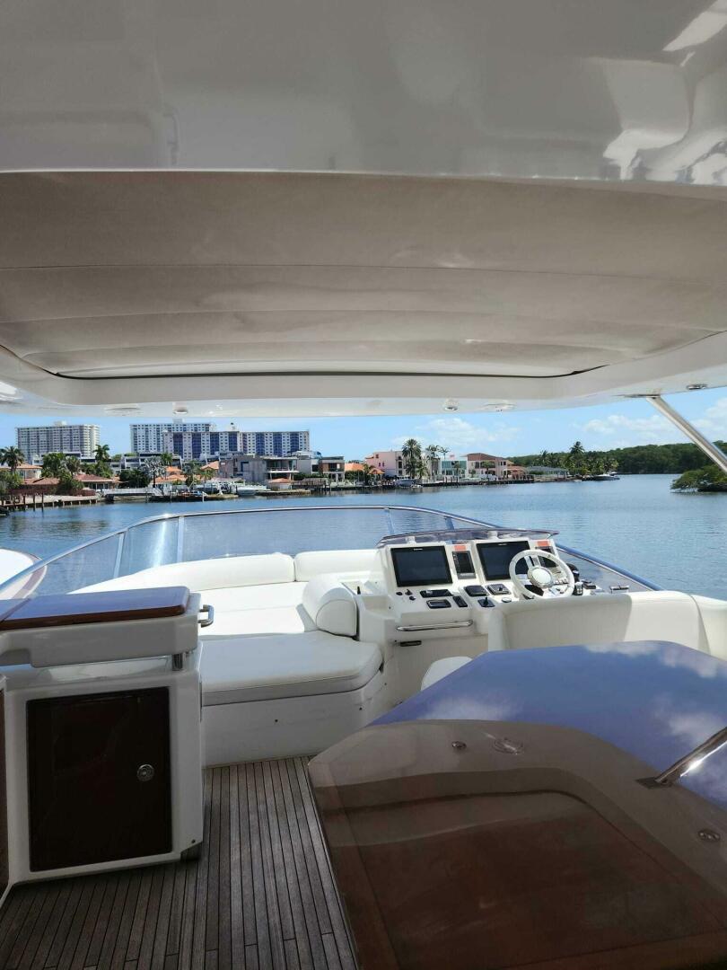 2014 Azimut Flybridge - Image 16