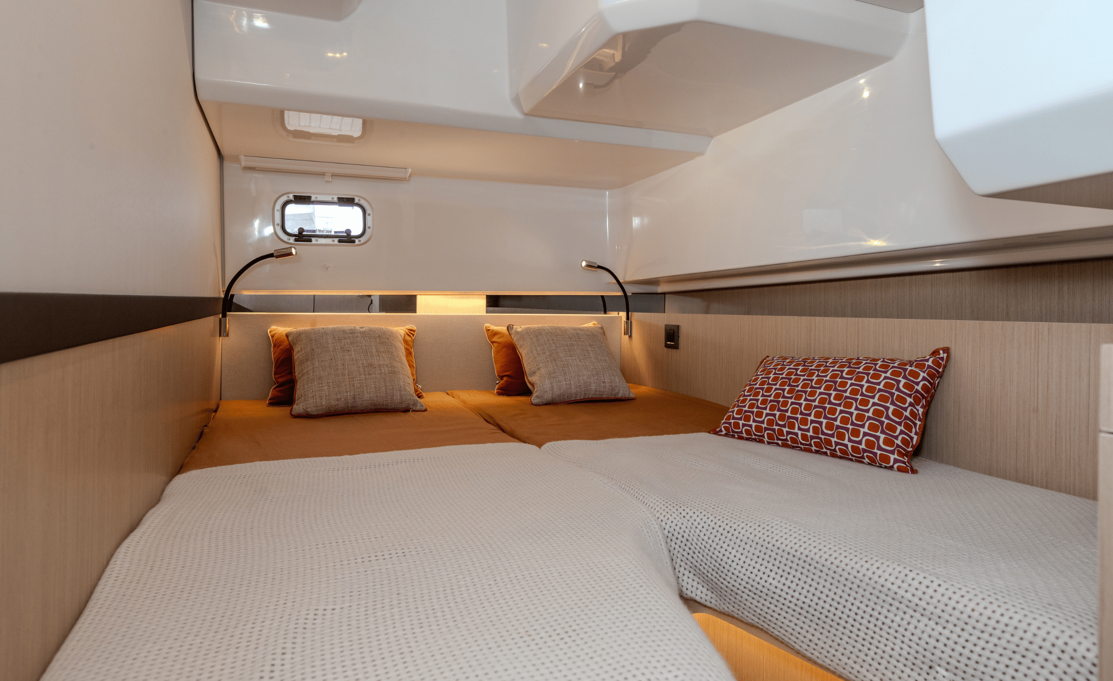 2027 Jeanneau TH38 - Image 12