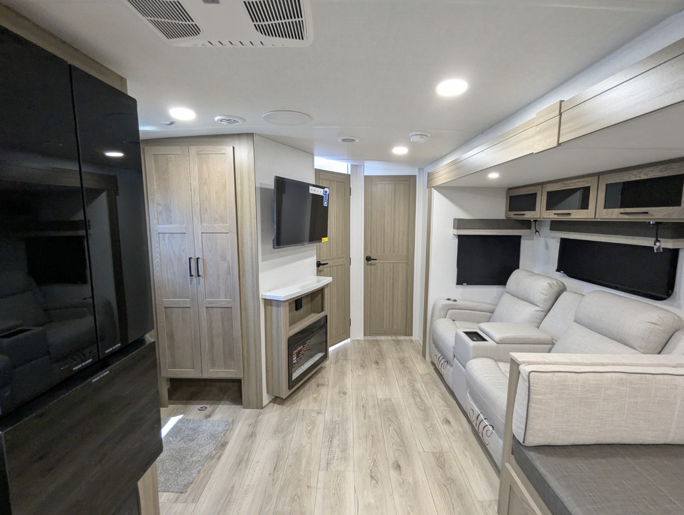 2027 Forest River Rockwood Ultra Lite 2608BS - Image 18