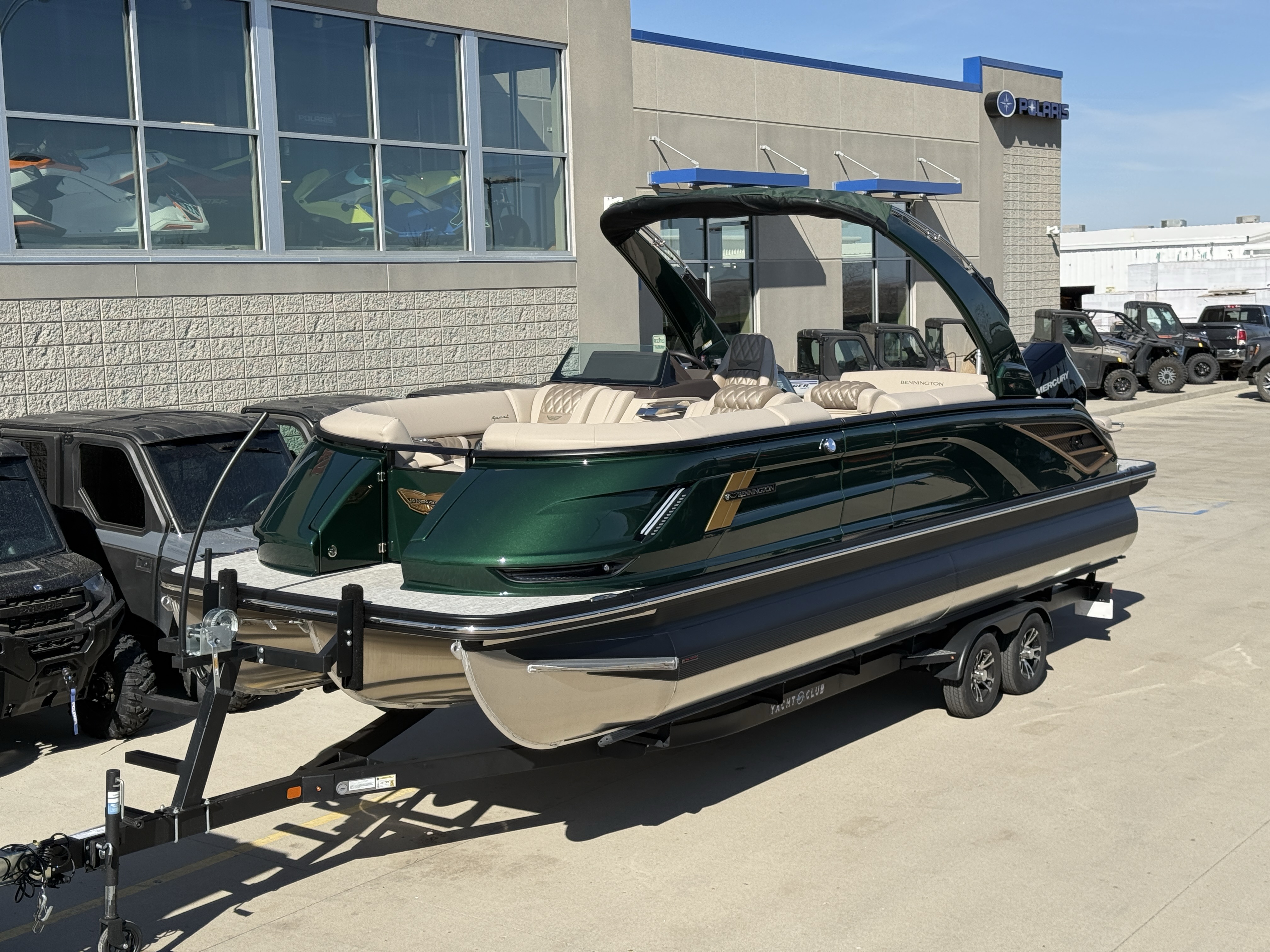 2026 Bennington 25QXSBA 425HP V10 Tritoon Pontoon - Image 4