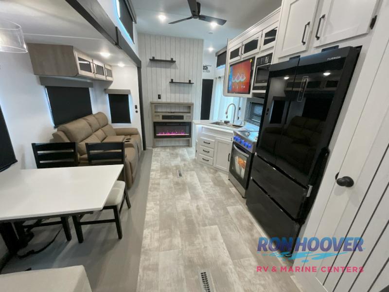 2026 PALOMINO 429LFT - Image 2