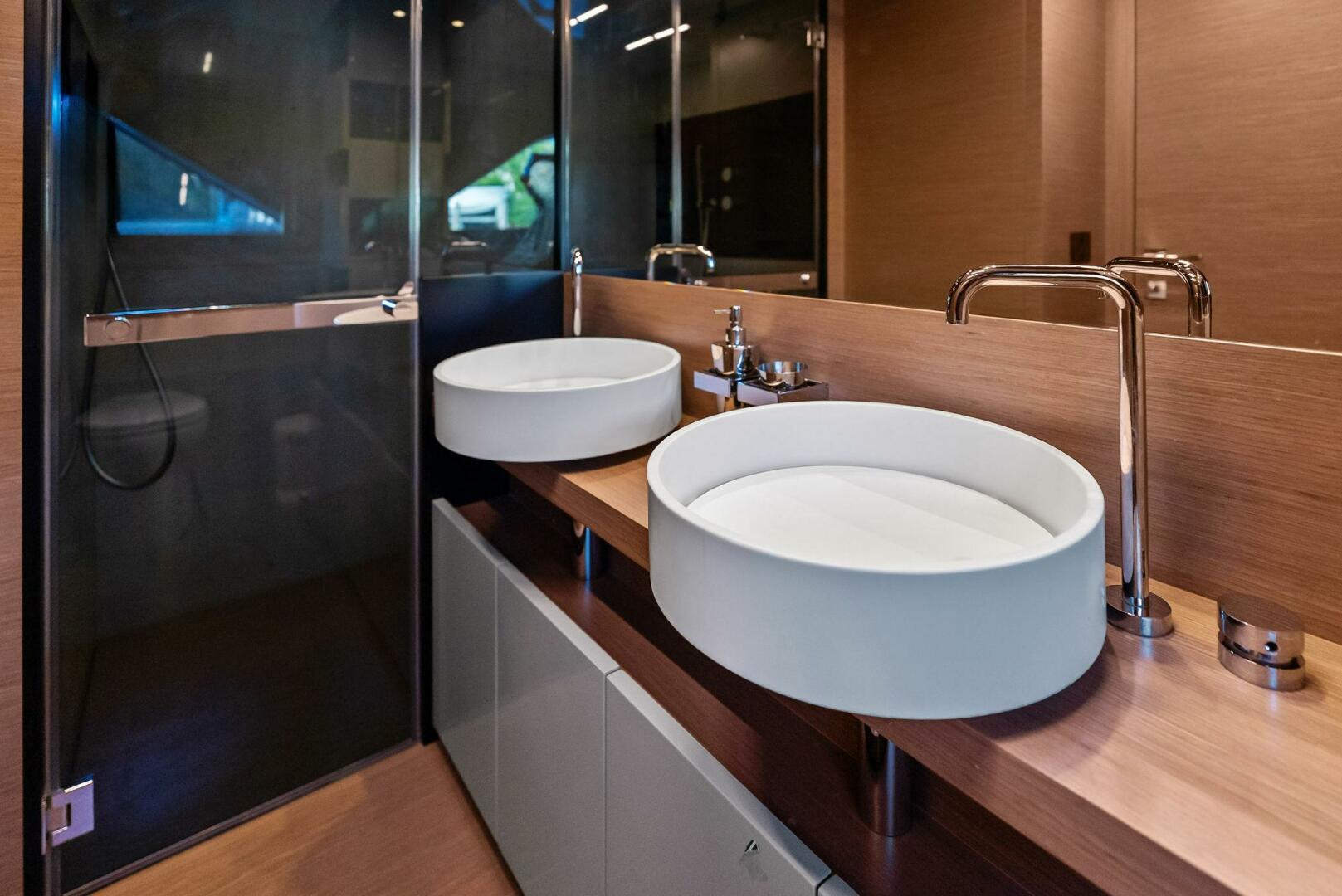 2019 Ferretti Yachts Ferretti Yachts Ferretti 780 Base - Image 40