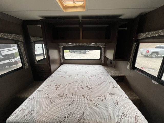2017 Thor Motor Coach Chateau 28Z - Image 20