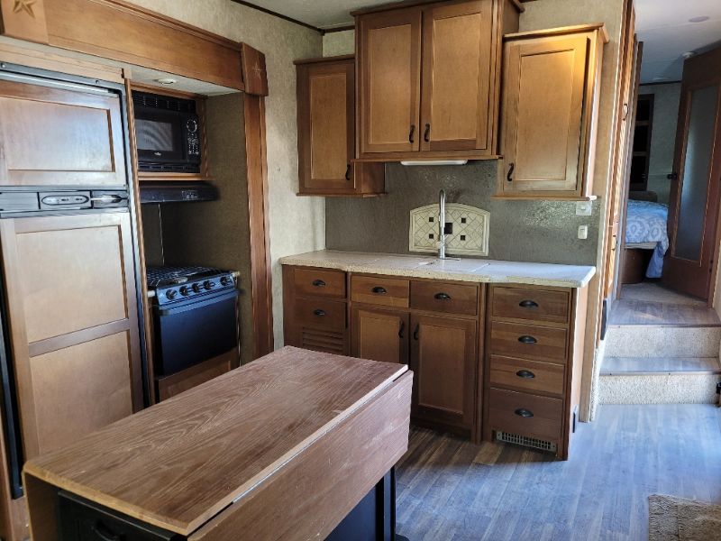 2016 Highland Ridge Light LF297RLS - Image 8