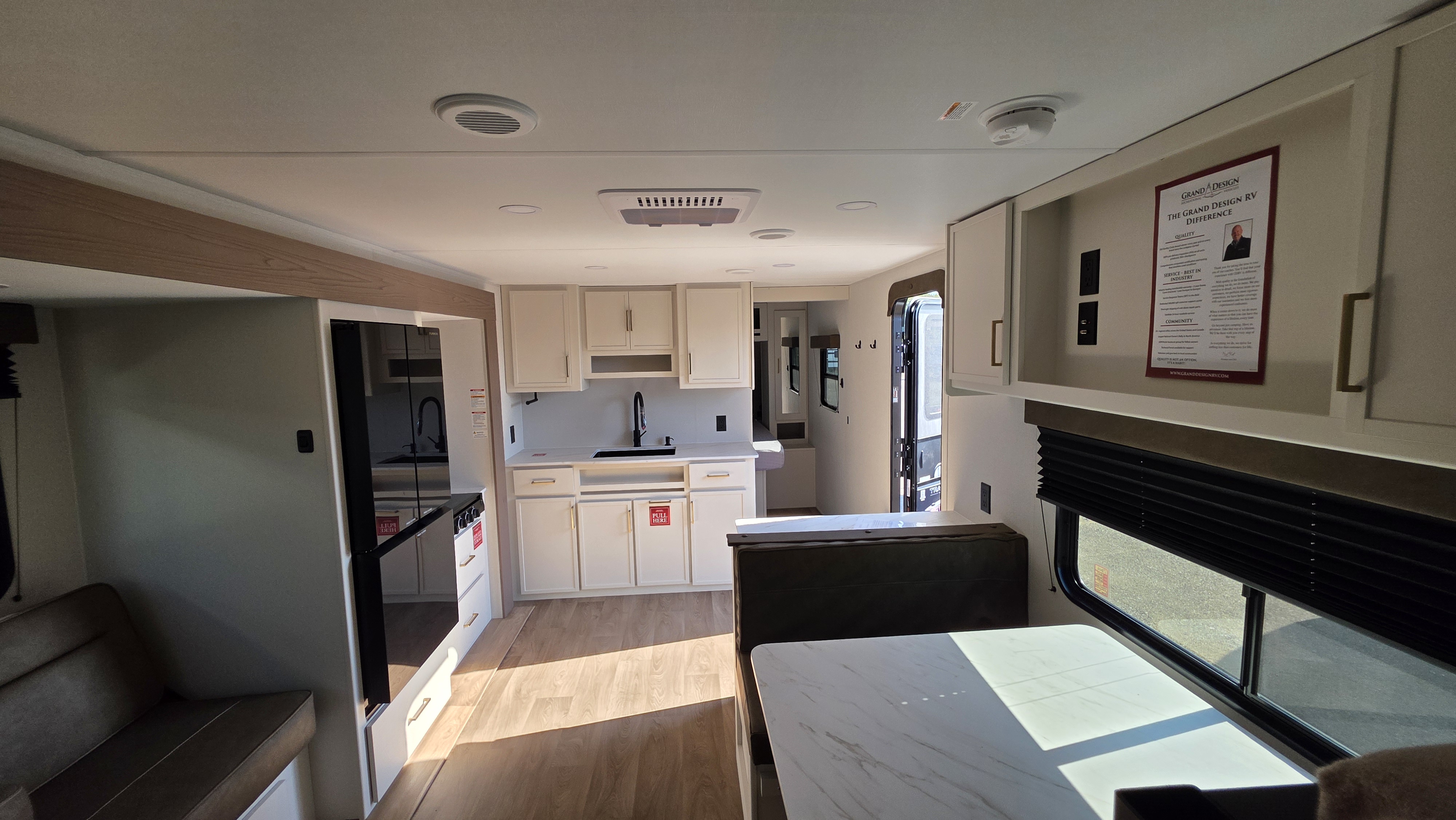 2027 GRAND DESIGN TRANSCEND 26BHX - Image 8