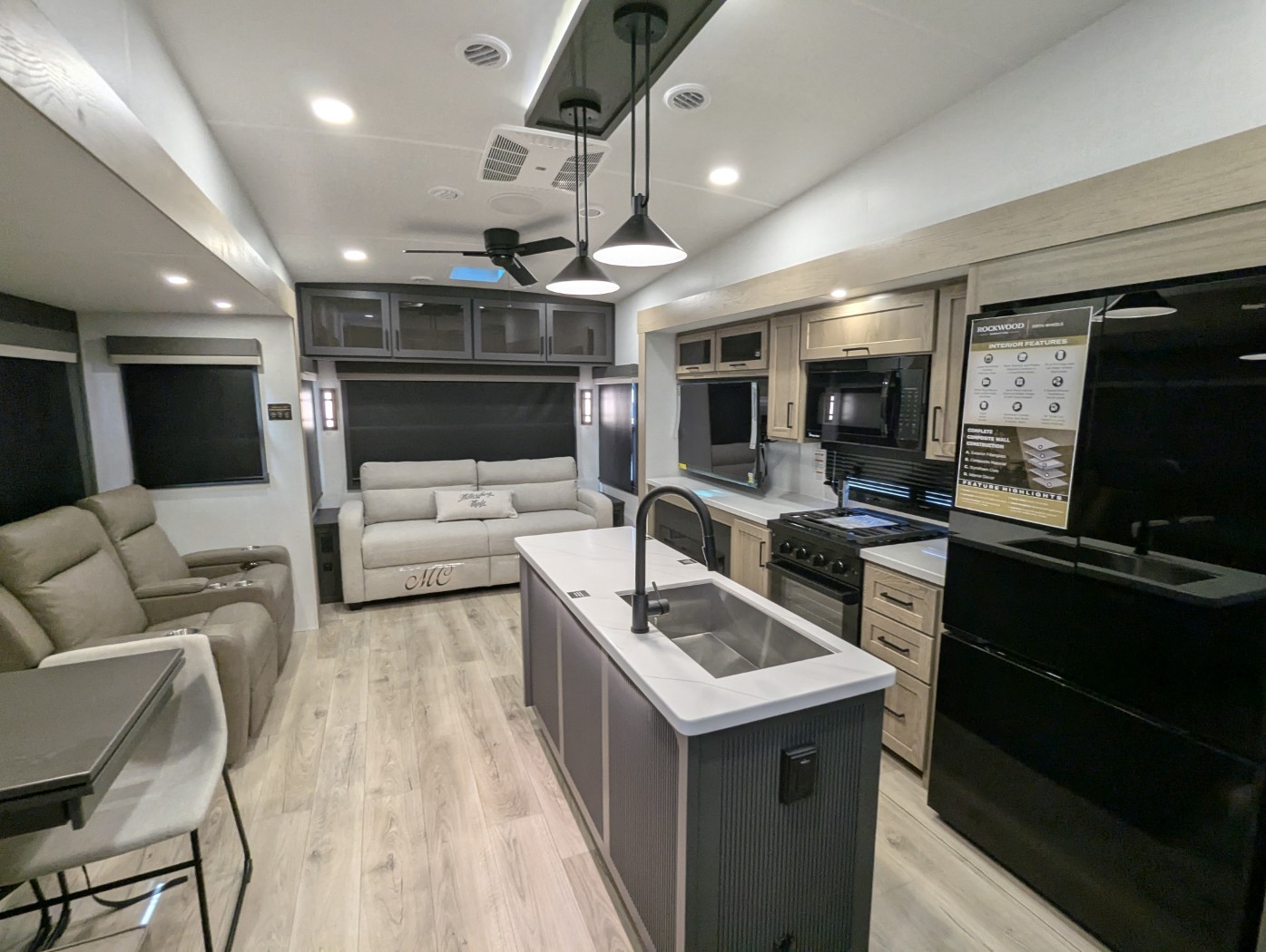 2026 Forest River Rockwood Signature R361RLS - Image 17