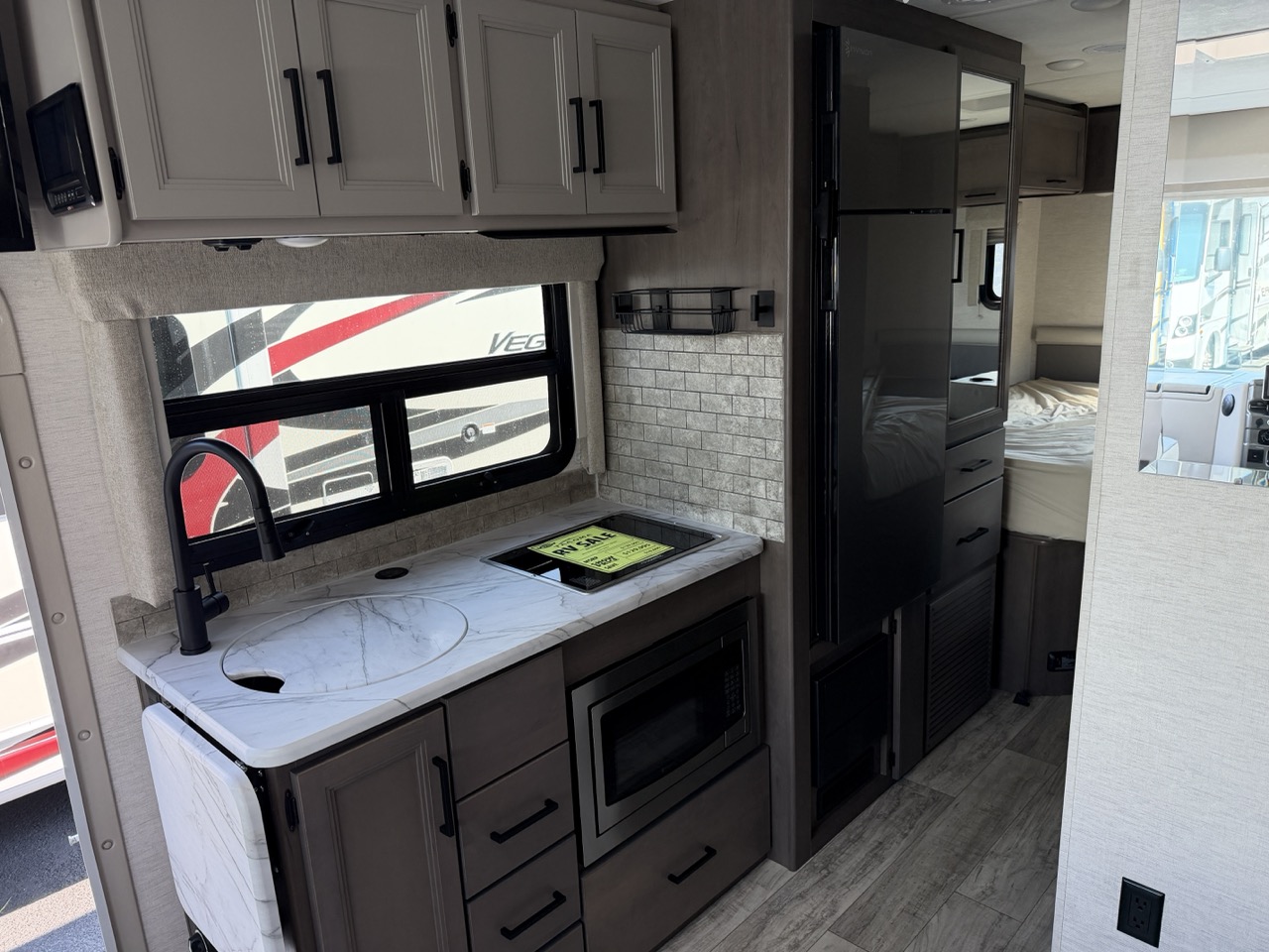 2025 Thor Motor Coach Freedom Traveler A24 - Image 8