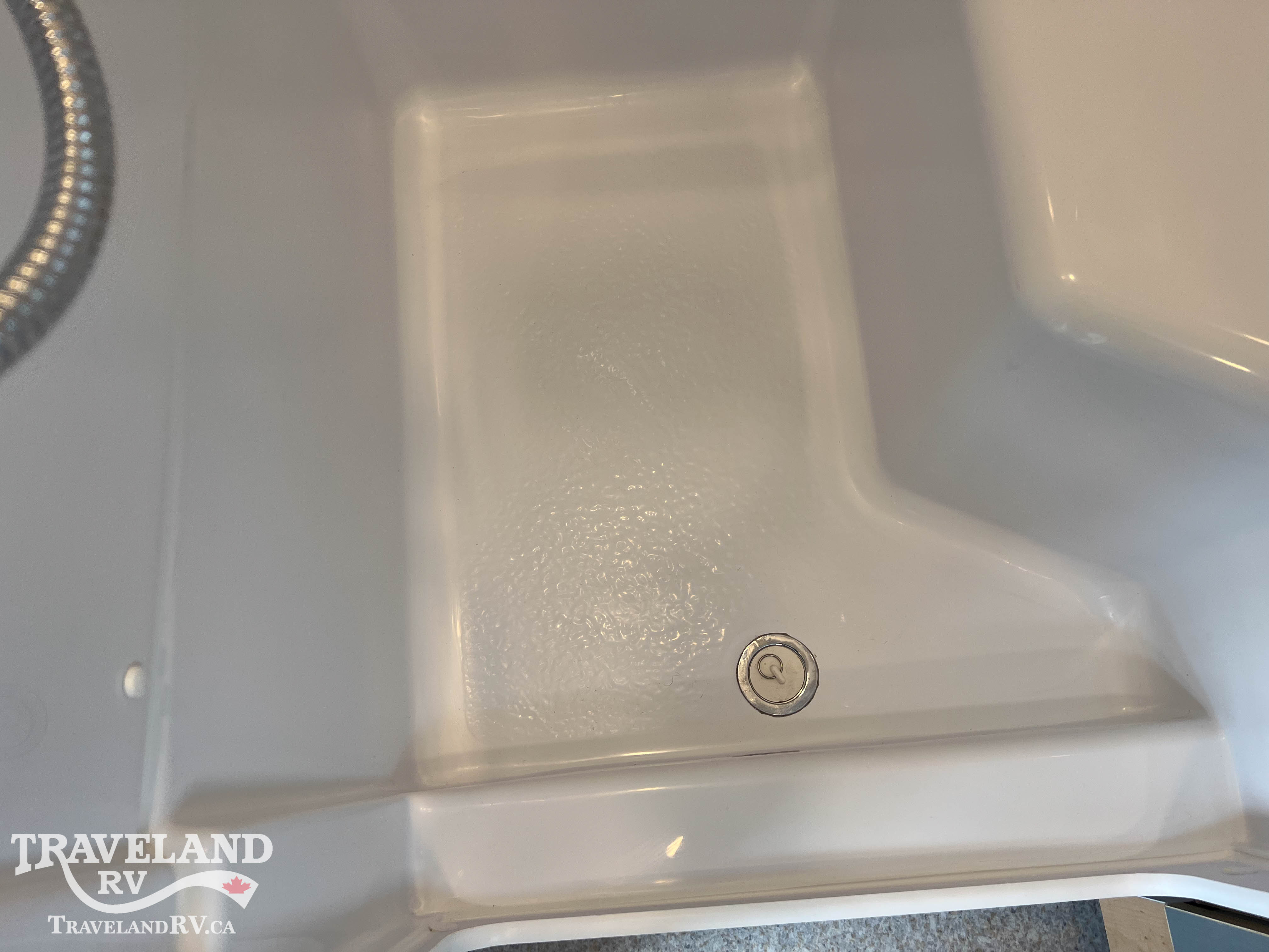 2026 AIRSTREAM 22RB WORLD TRAVELER - Image 20
