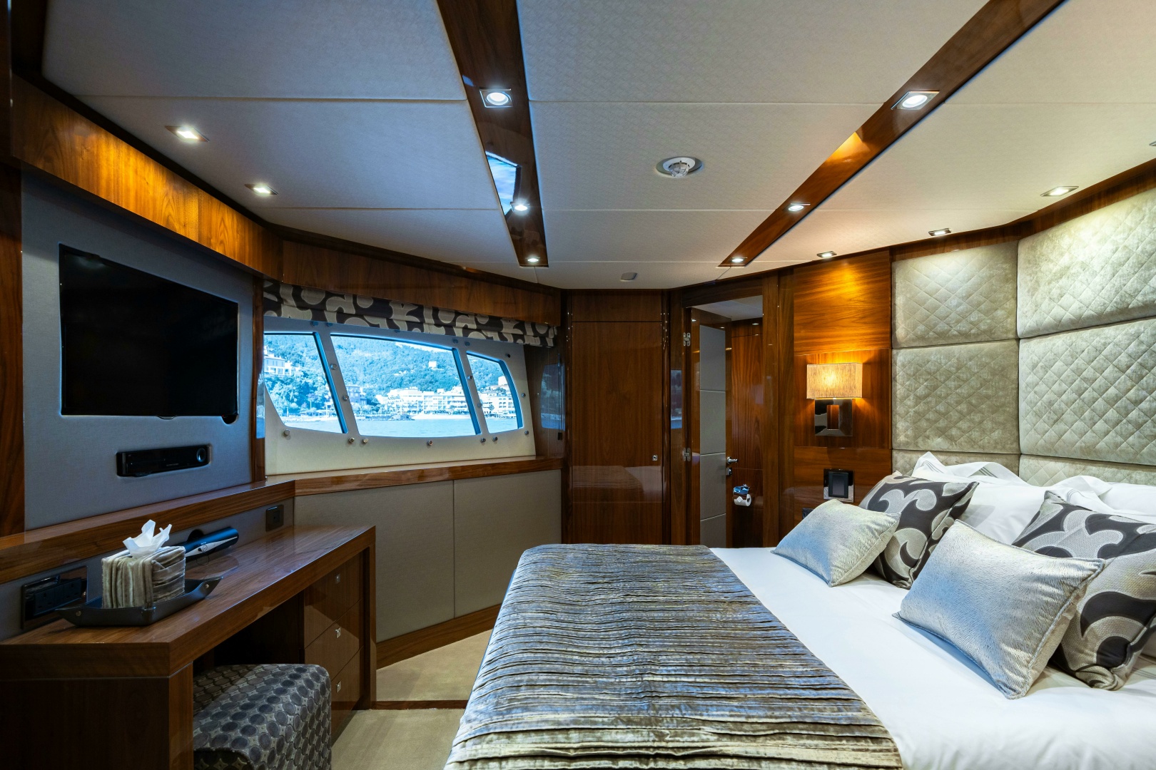 2014 Sunseeker Sunseeker 115 Sport Yacht - Image 18