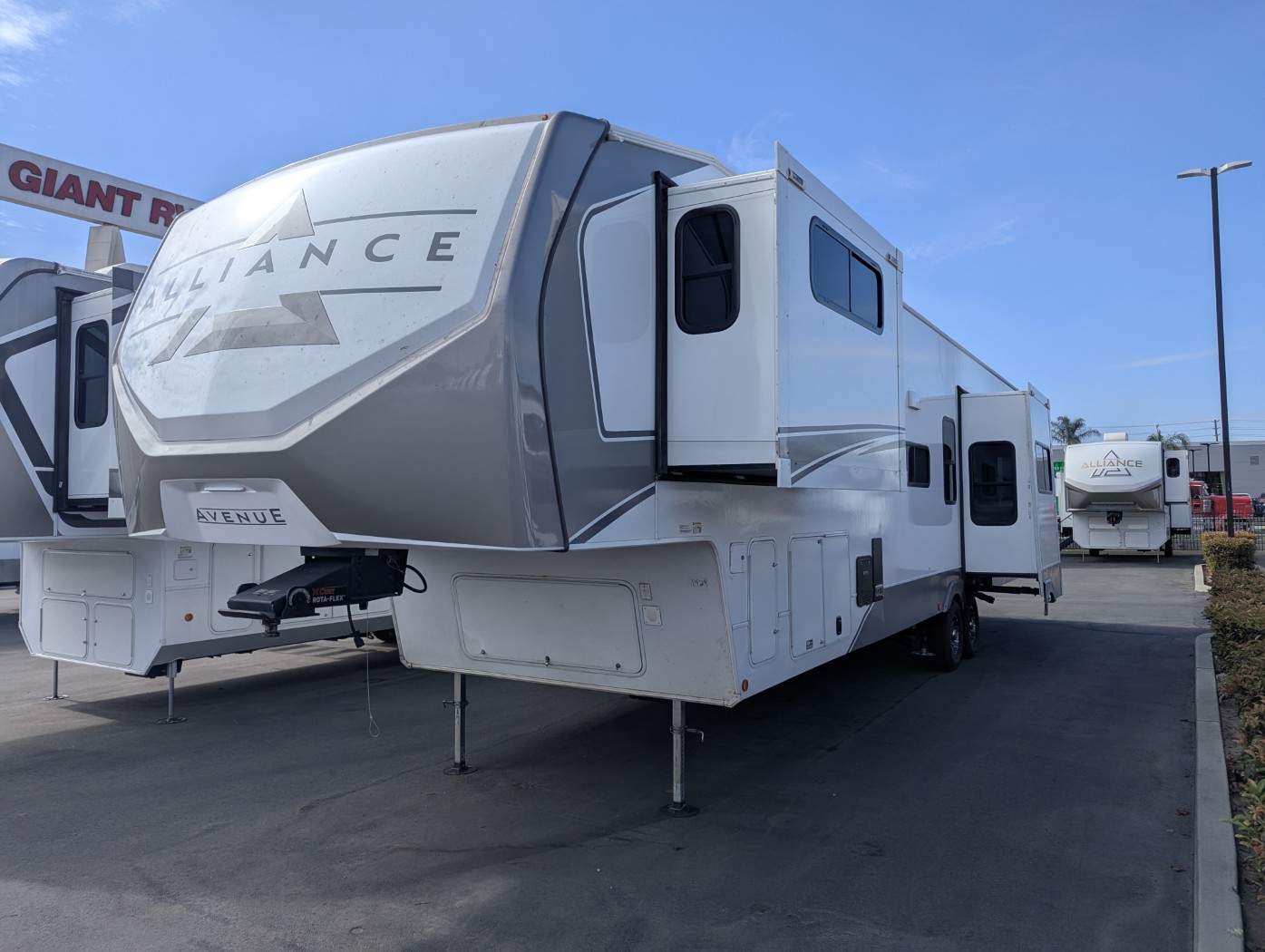 2026 Alliance RV Avenue 38DBL - Image 2