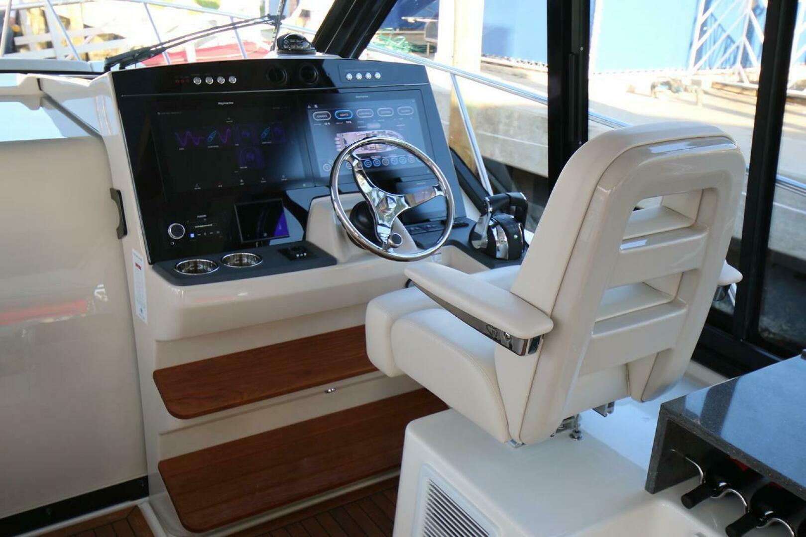 2021 Boston Whaler 405 Conquest - Image 50