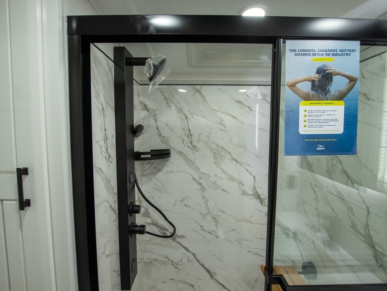 2026 Jayco Pinnacle 32RLTS - Image 18