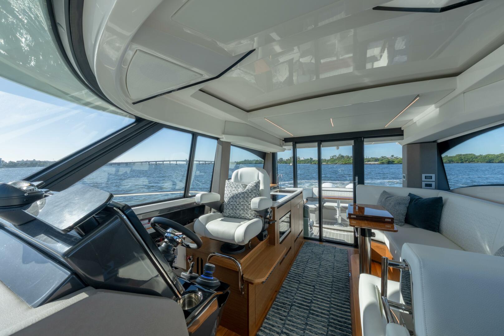 2025 Tiara Yachts 43 LE - Image 27