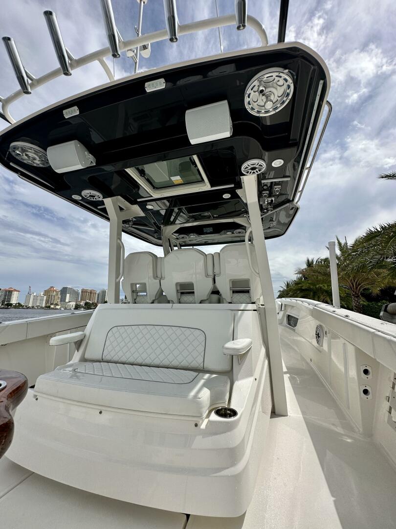 2022 Pursuit 378 - Image 9