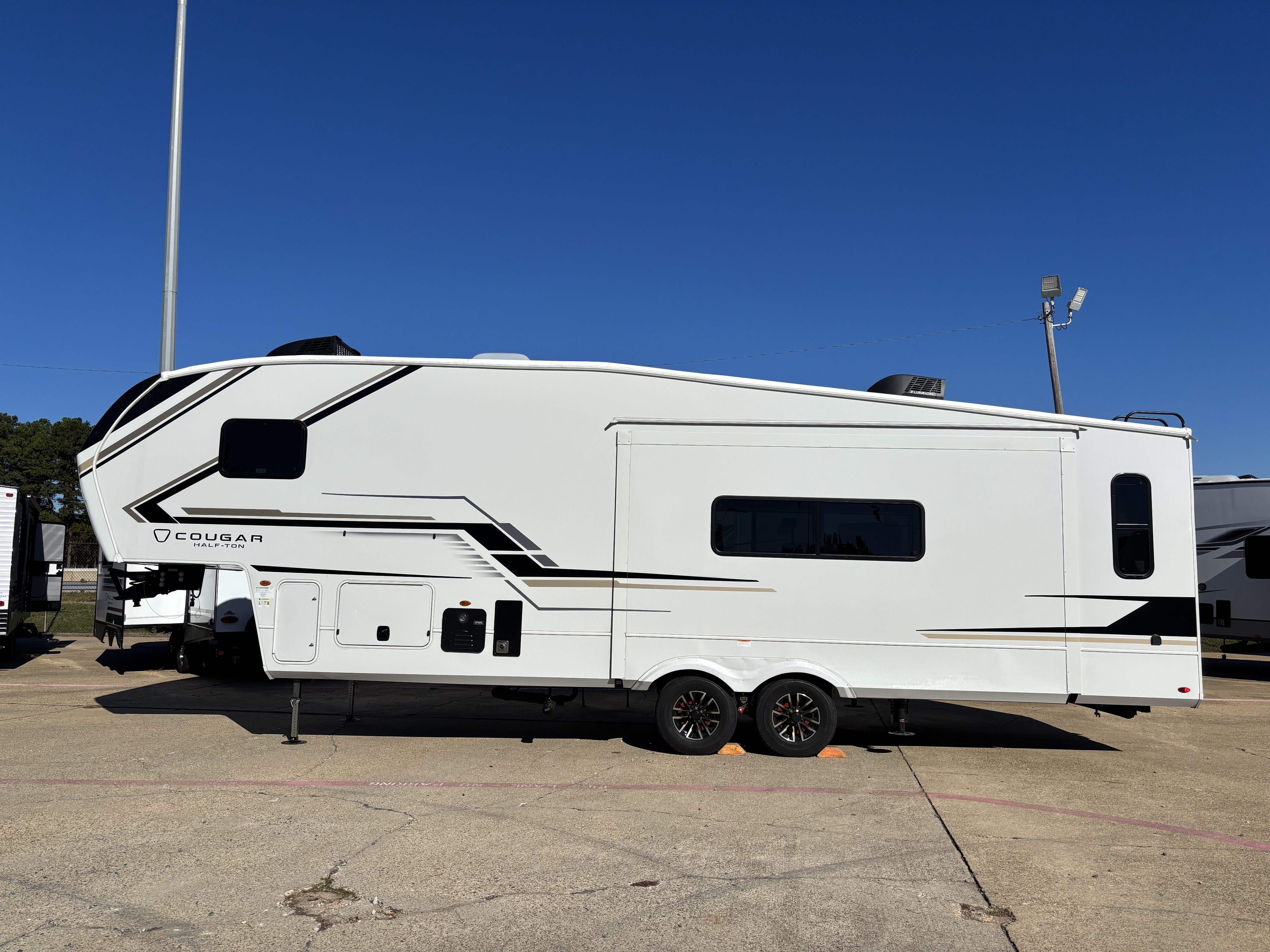 2026 Keystone Cougar Half-Ton 28RLI - Image 4
