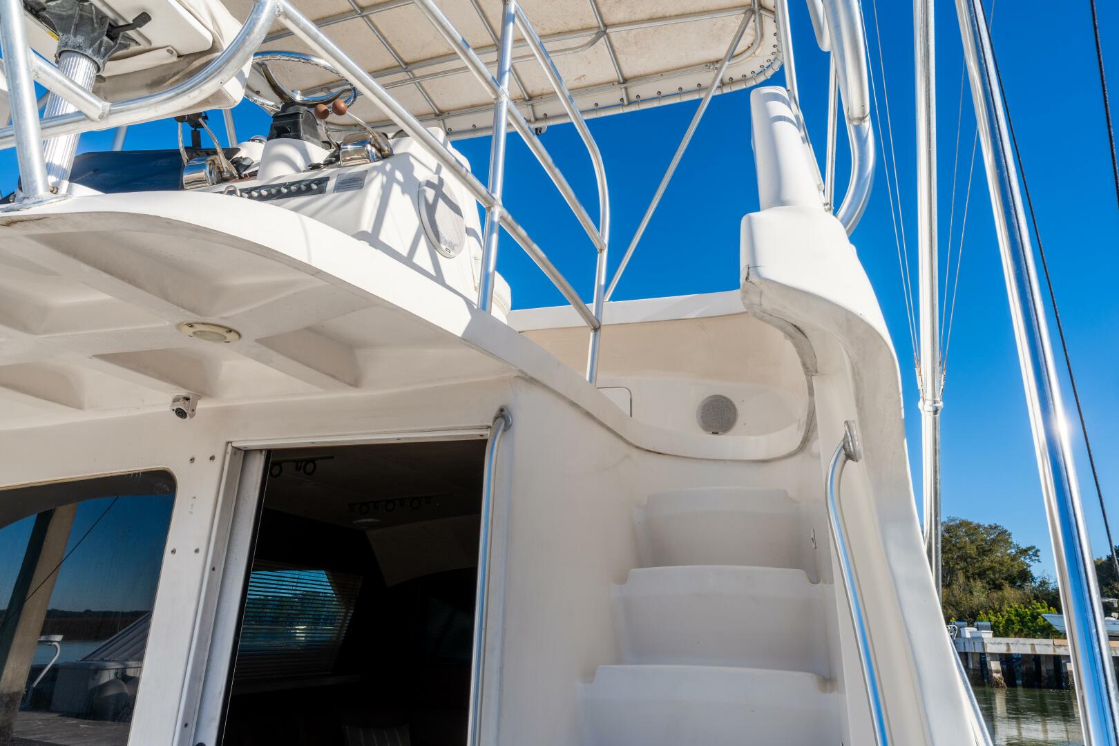 2004 Luhrs Convertible - Image 16
