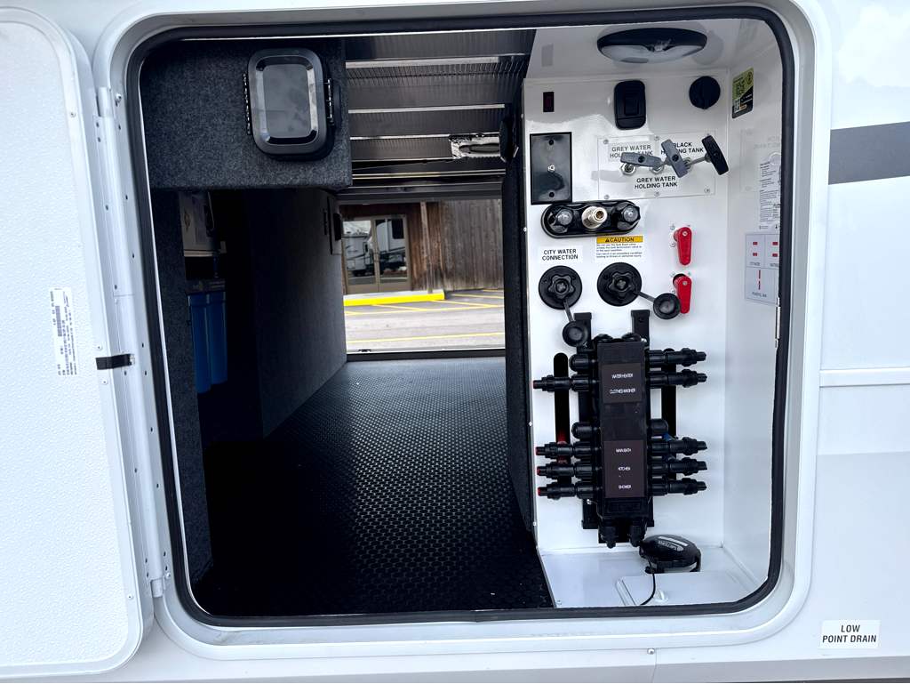 2027 JAYCO PINNACLE 32RLTS - Image 7