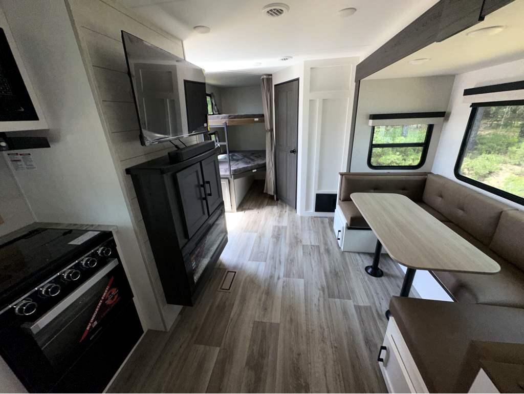 2026 VENTURE RV SPORTTREK 261VBH - Image 13