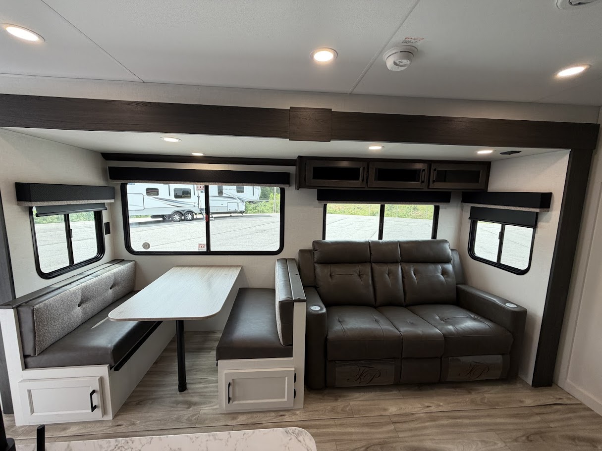 2026 VENTURE RV SPORTTREK 327VIK - Image 15