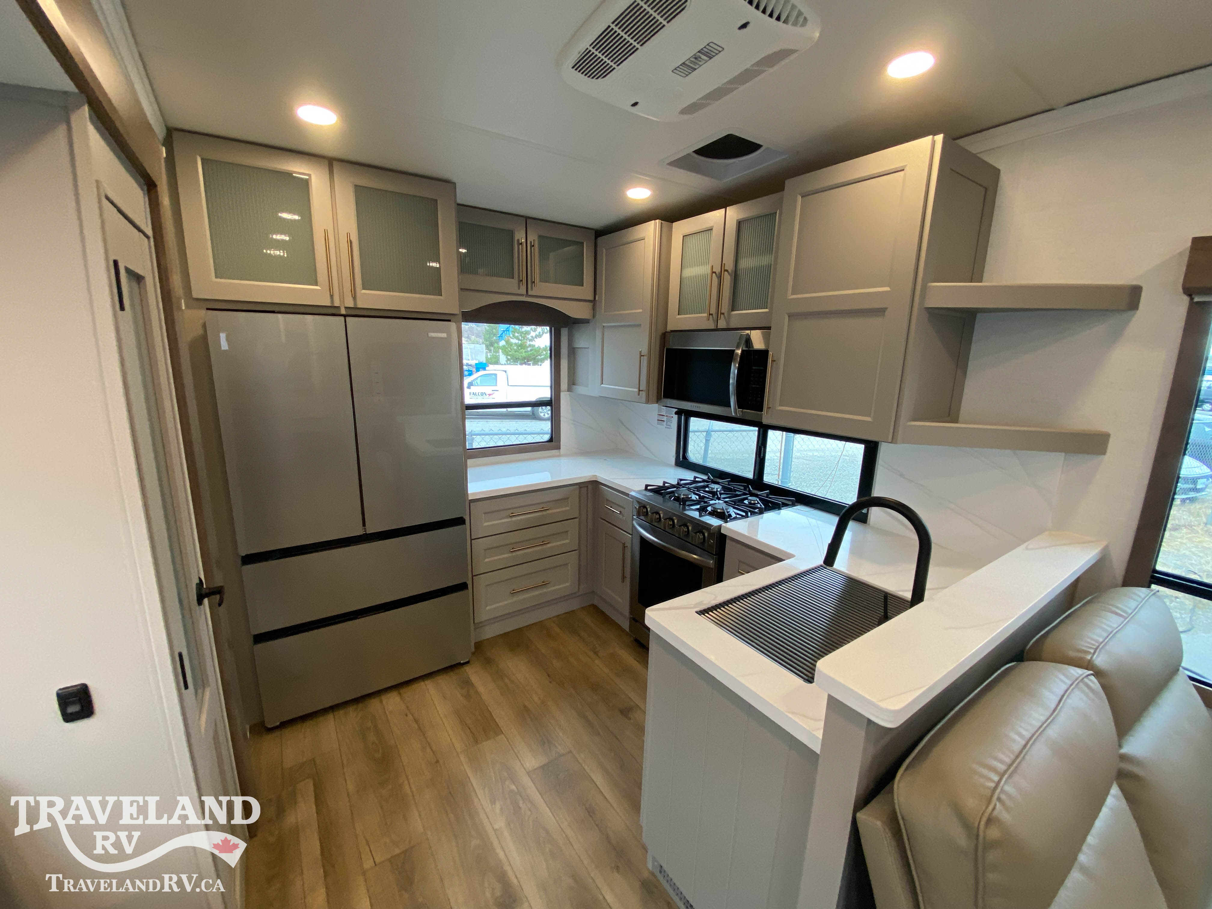 2025 Alliance RV Paradigm 382RK - Image 11