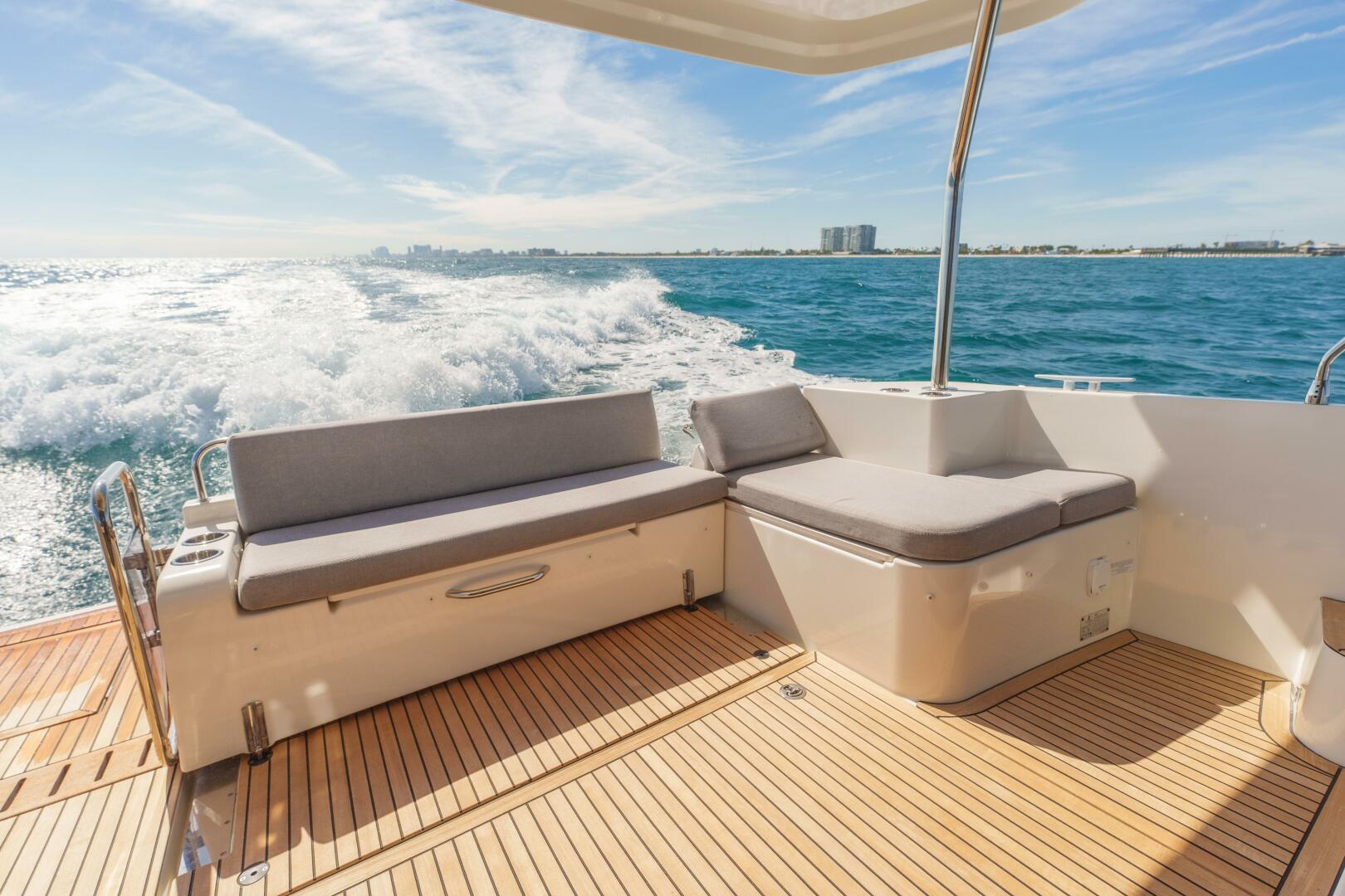 2025 Beneteau - Image 14