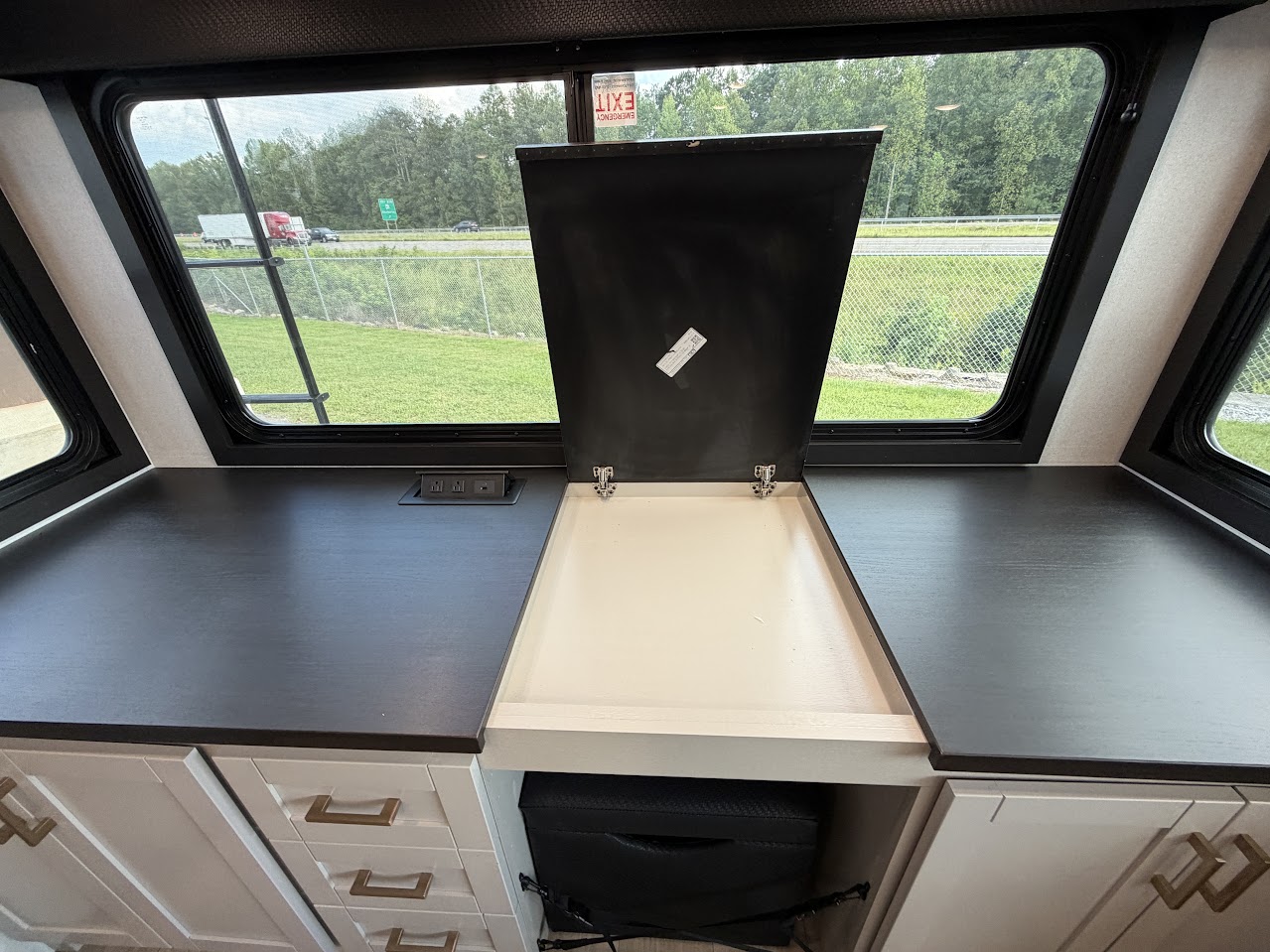 2027 JAYCO JAY FEATHER 27MK - Image 13