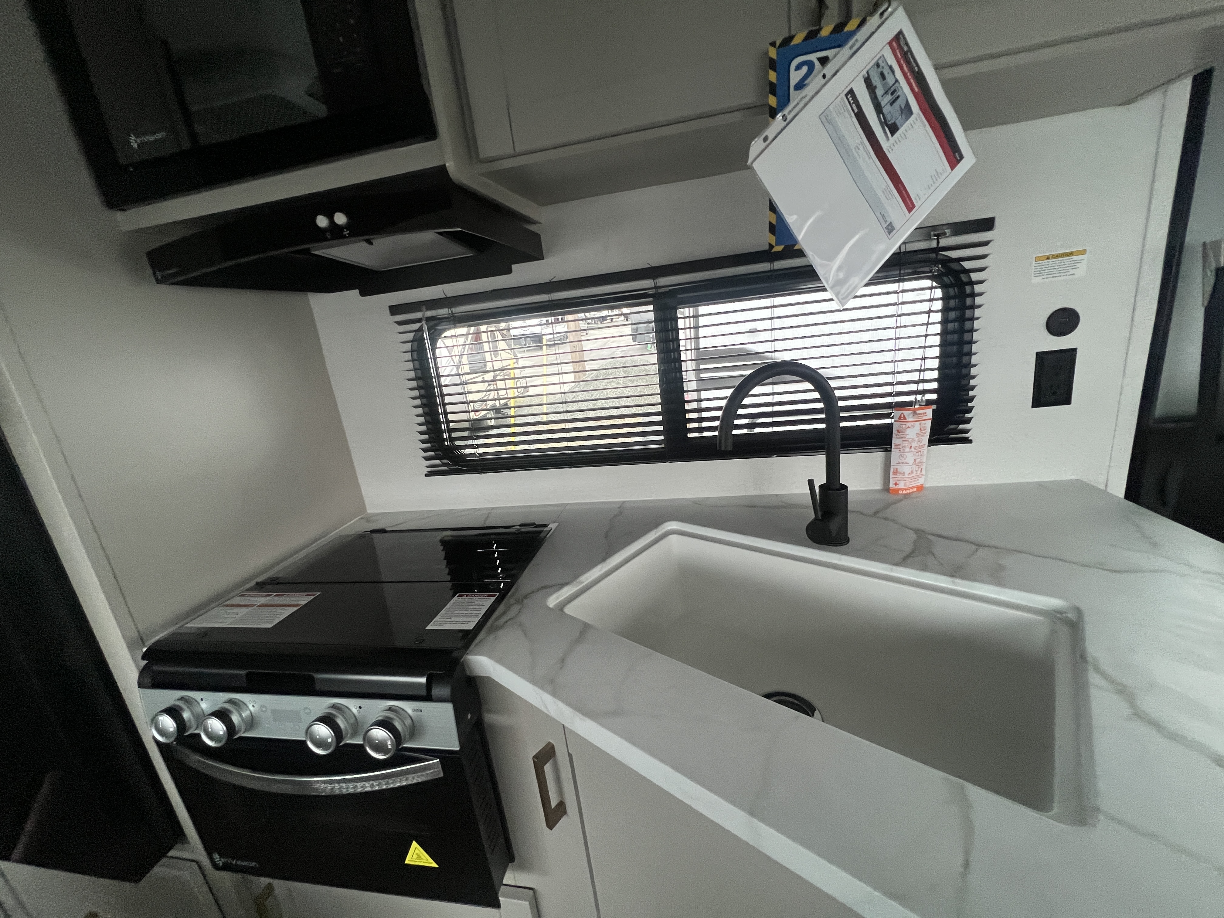2027 Jayco Jay Flight SLX 262RLSW - Image 17