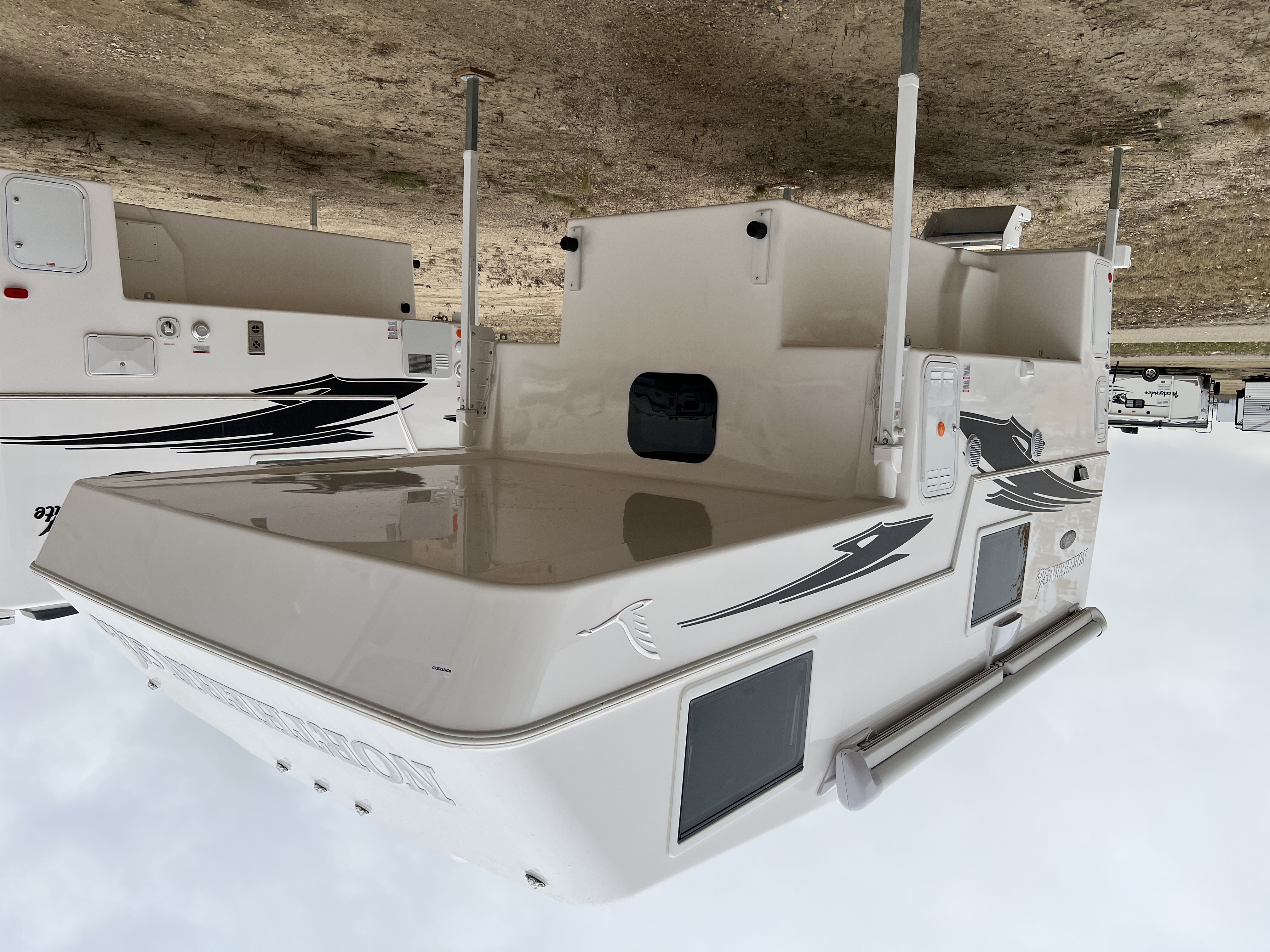 2027 NORTHERN LITE LIMITED EDITION 8-11 EX DRY BATH - Image 1