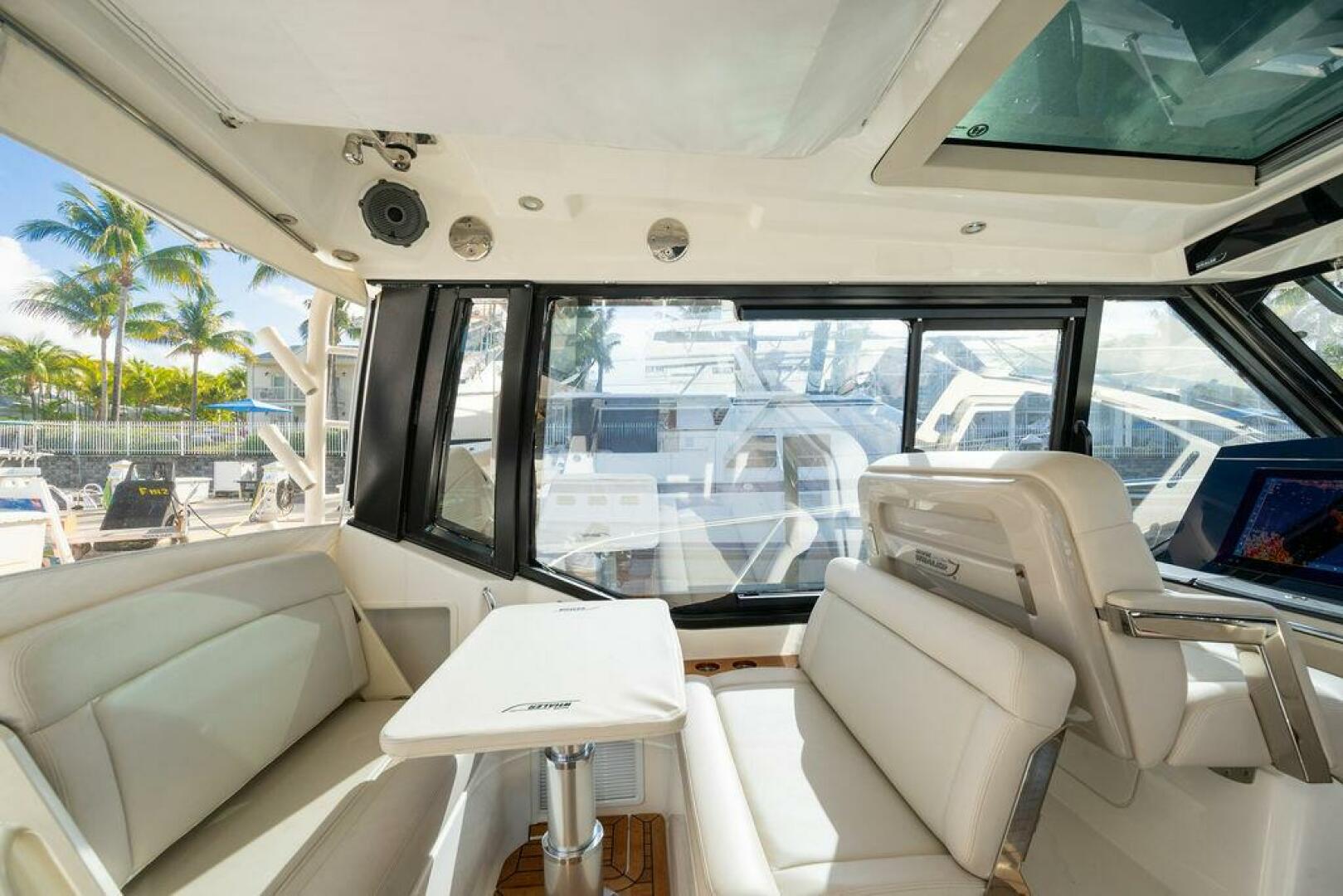 2023 Boston Whaler 405 Conquest - Image 23