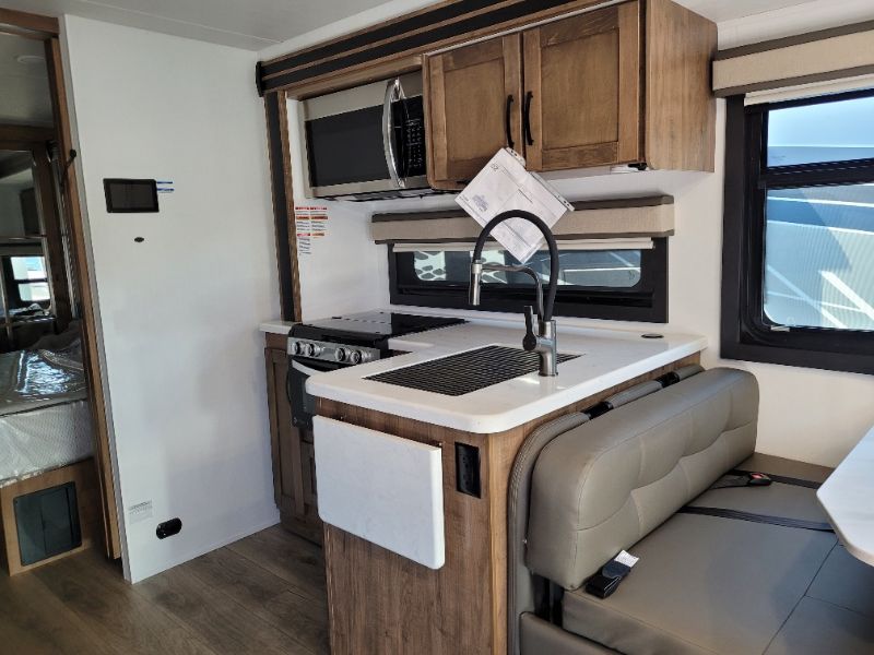 2026 Entegra Coach Esteem XL 32U - Image 12