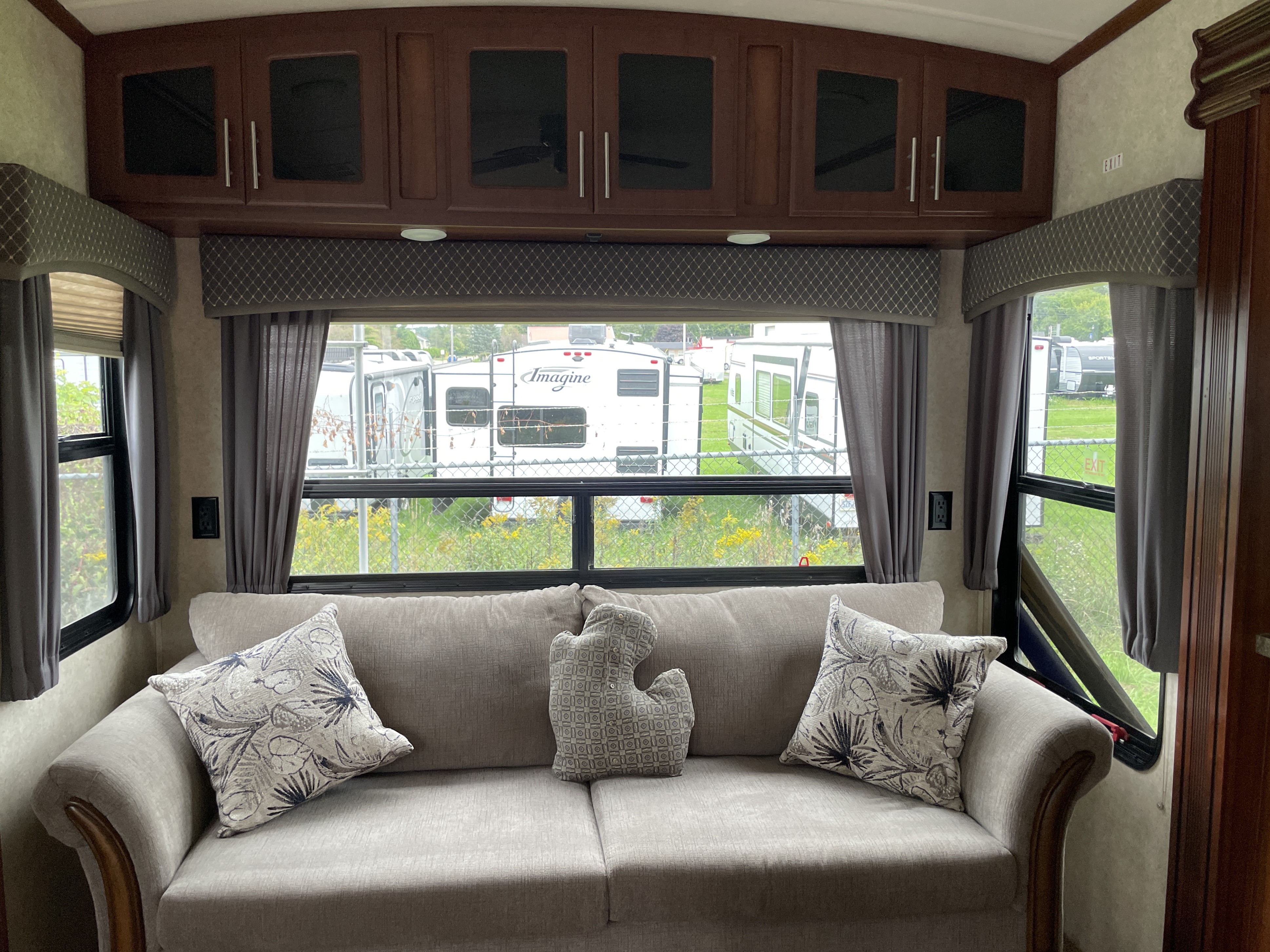 2015 Forest River Wildcat 295RSX - Image 8