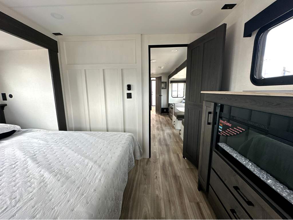 2027 VENTURE RV SPORTTREK 292VRB - Image 24