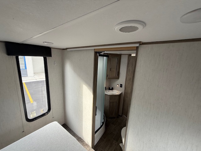 2022 CHEROKEE ALPHA WOLF 33BHL - Image 24
