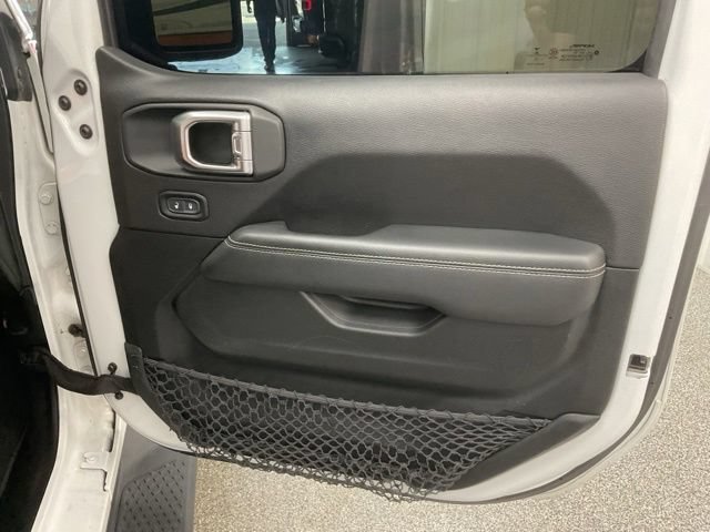 2020 Jeep Gladiator Crew Cab Rubicon 4WD - Image 31
