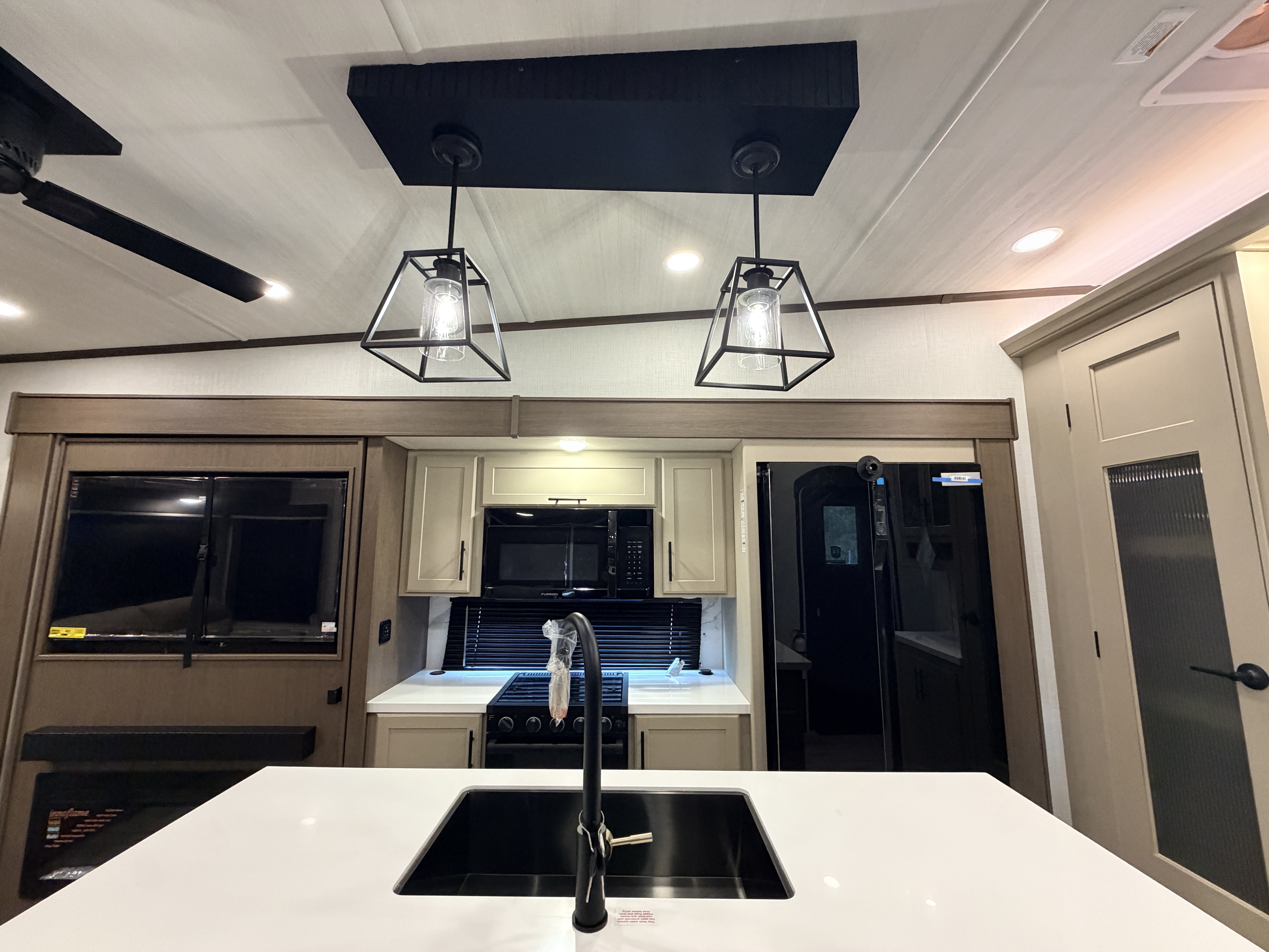 2027 Keystone Cougar 316RLS - Image 14