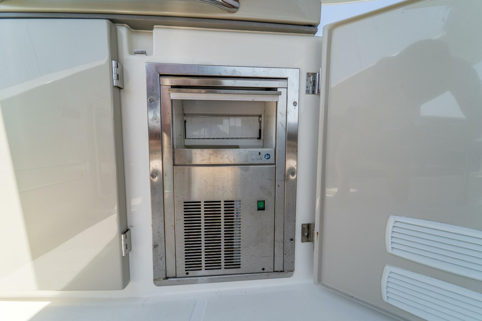 2023 Absolute 62 Fly - Image 26