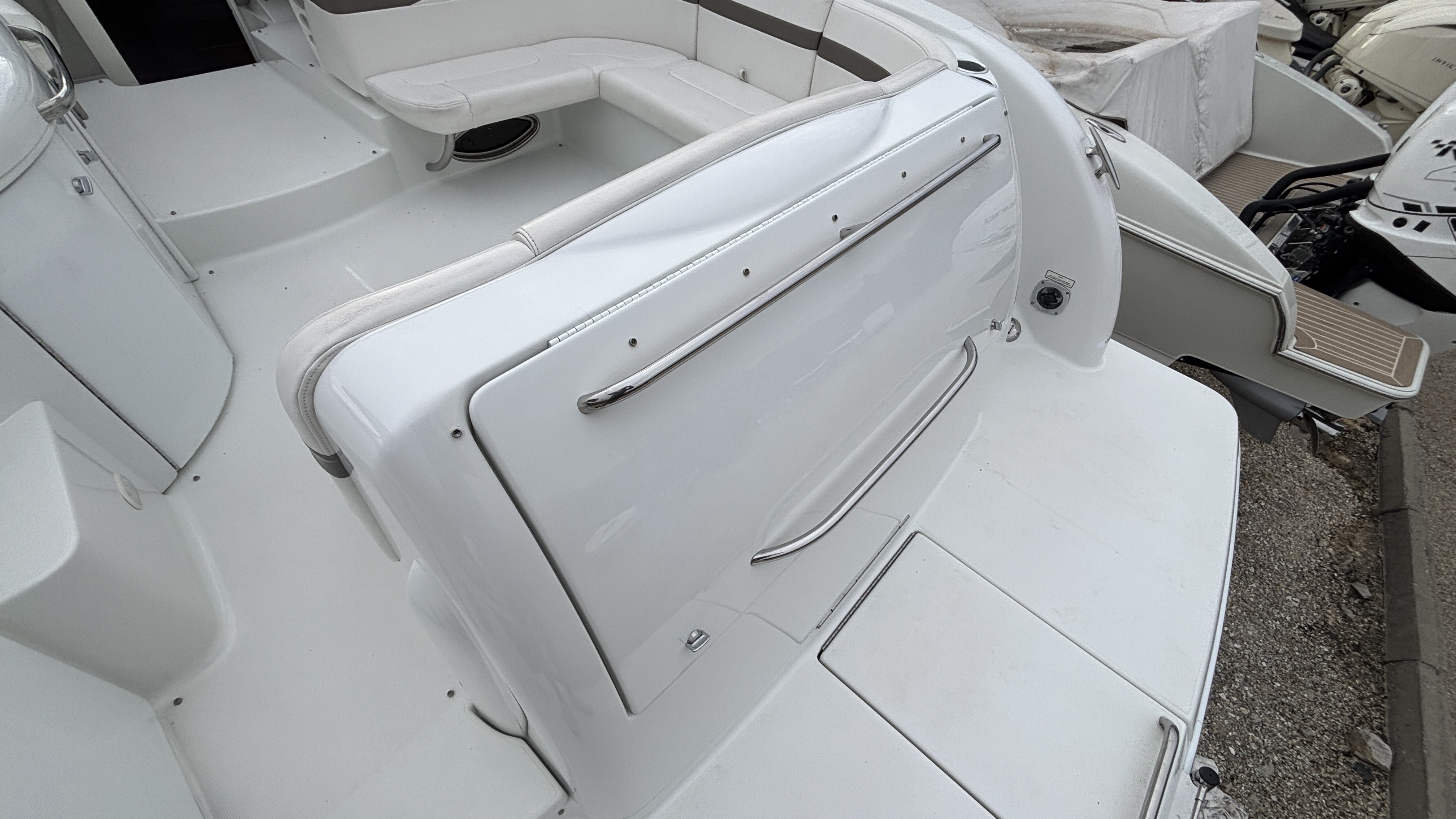 2005 Formula F31PC - Image 20