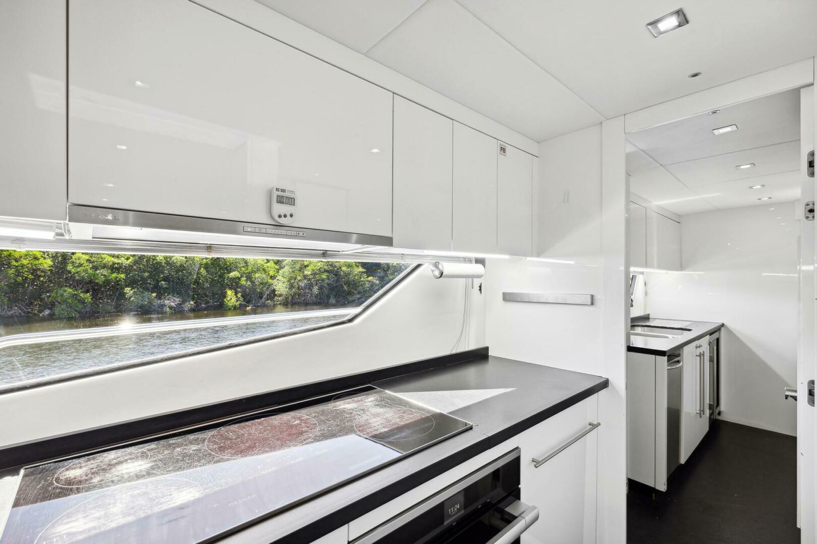 2011 Sunseeker 34M - Image 10