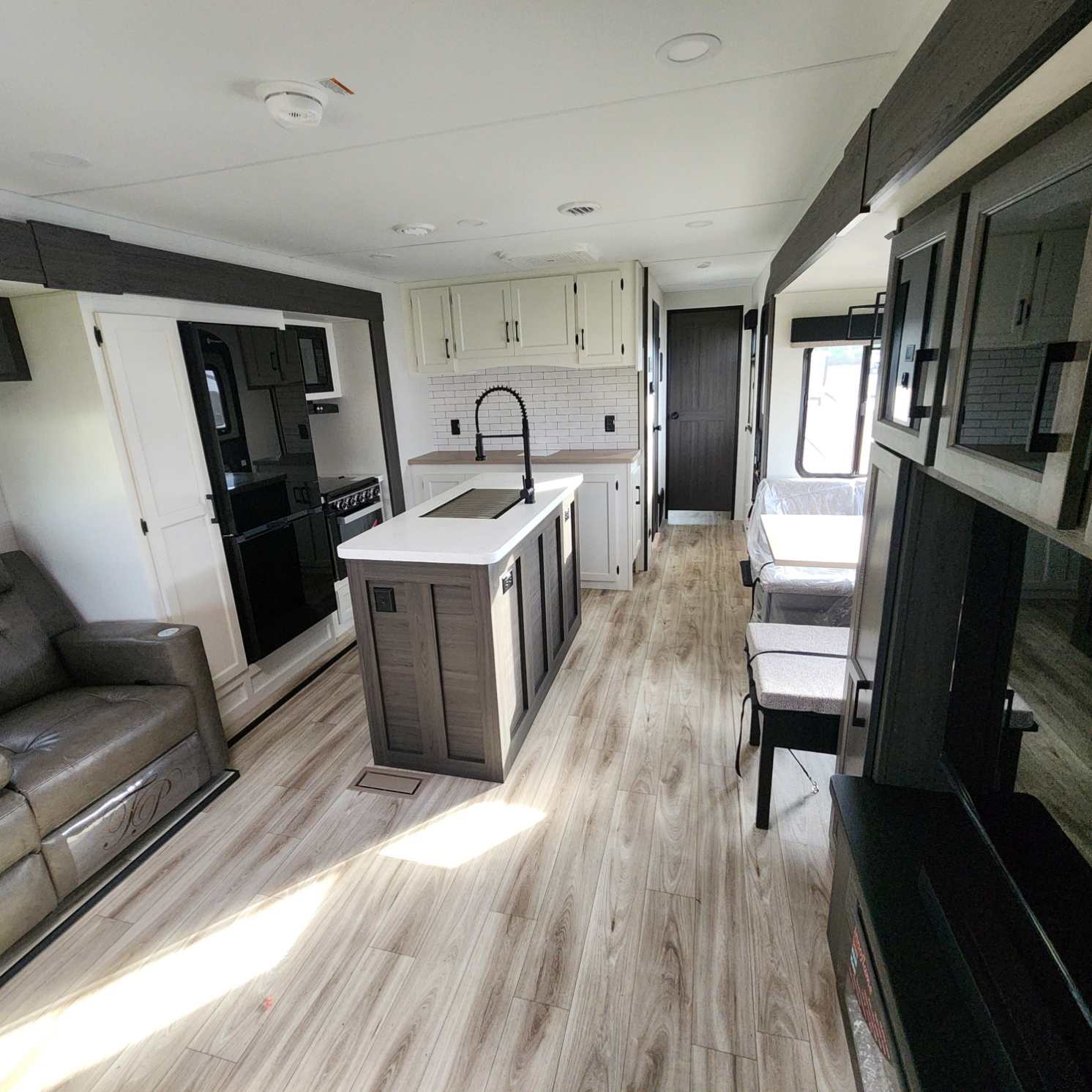 2026 VENTURE RV SPORTTREK 343VIK - Image 45