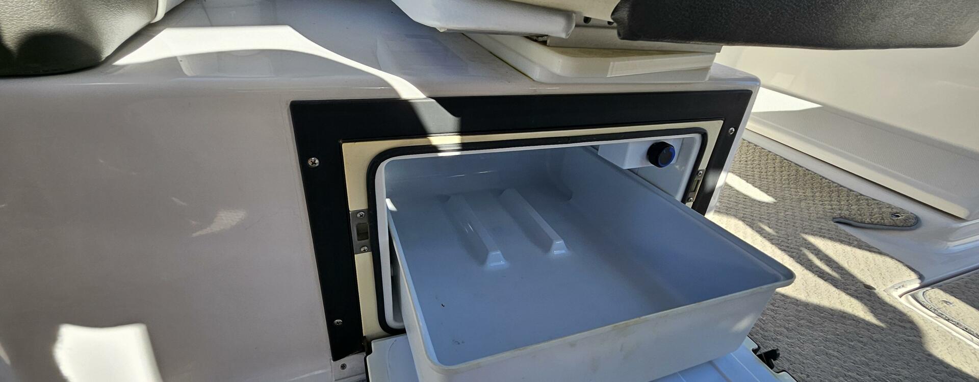 2010 Regal 2700 - Image 14