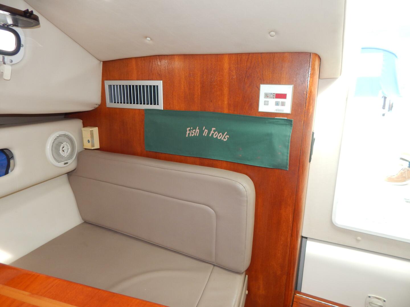 1998 Pursuit 3000 Express - Image 14