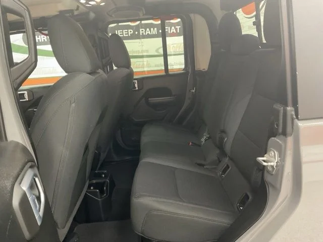 2021 Jeep Gladiator Crew Cab Sport 4WD - Image 20