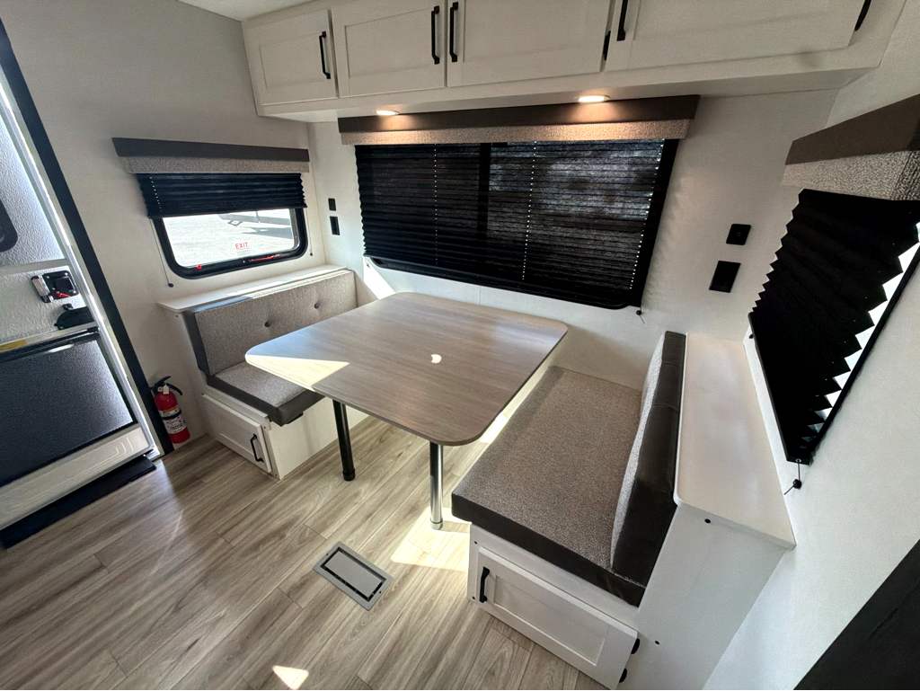 2027 VENTURE RV SIENNA 241VRD - Image 22