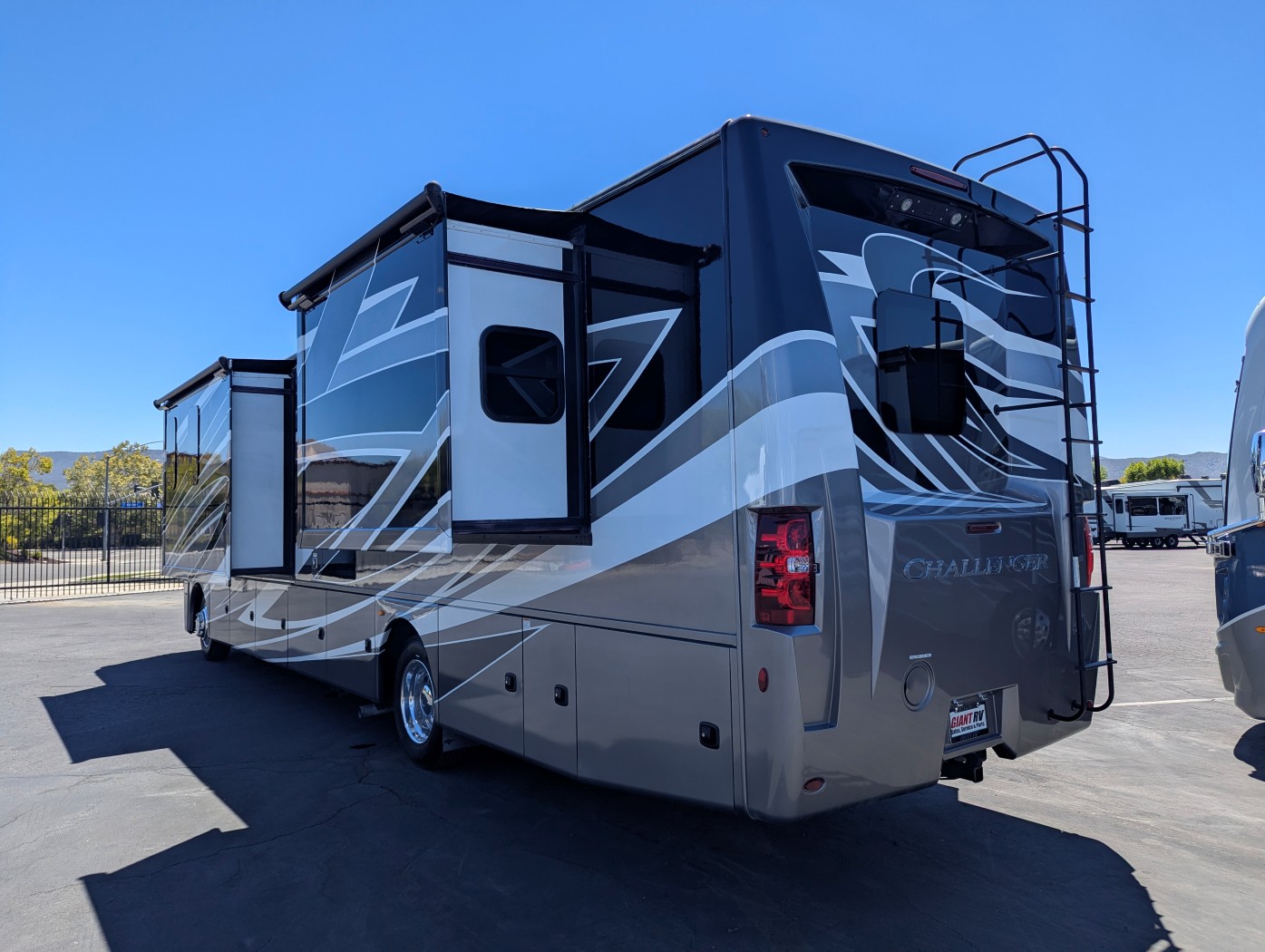 2023 Thor Motor Coach Challenger 37DS - Image 10