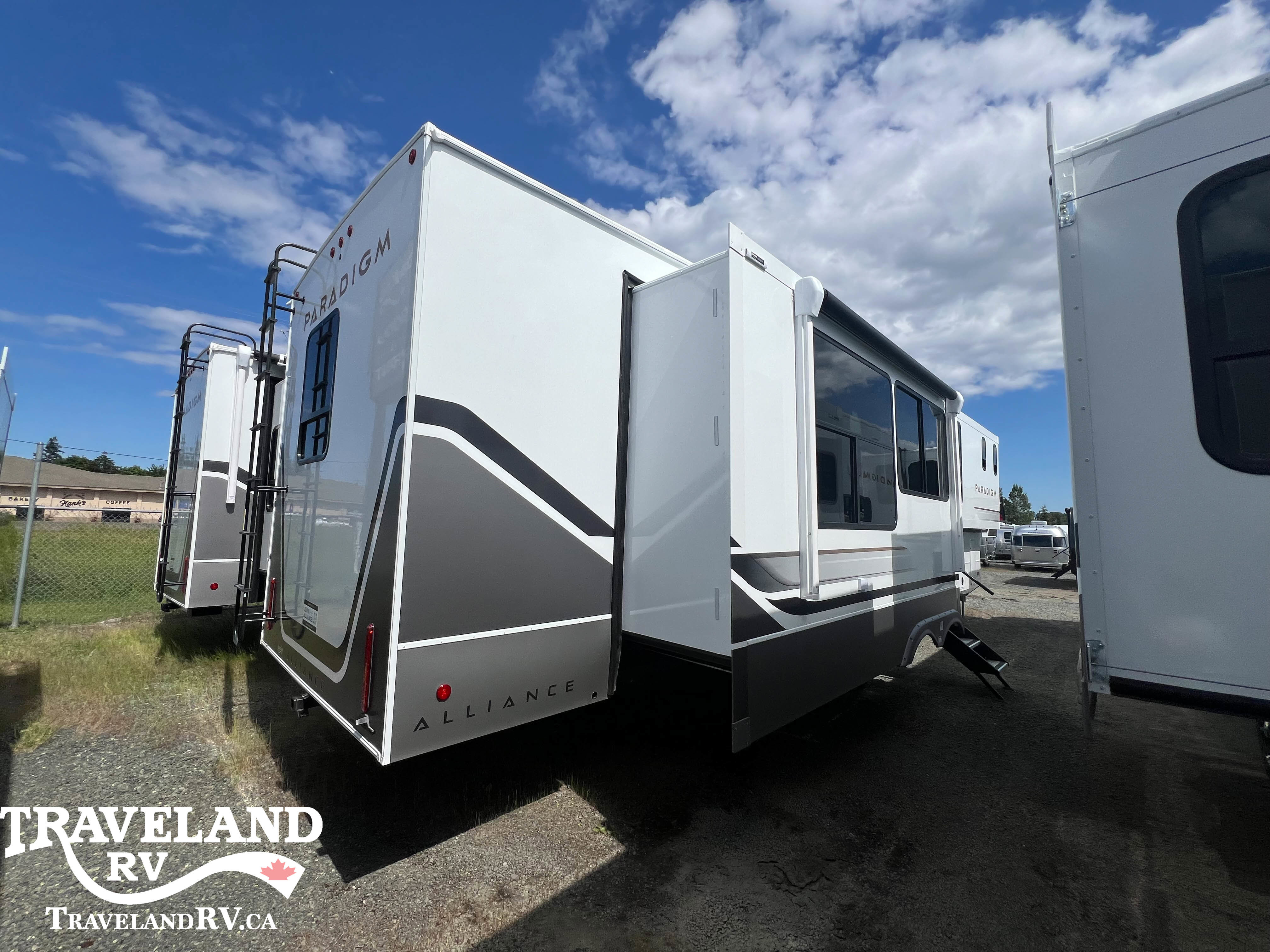 2025 Alliance RV Paradigm 382RK - Image 4