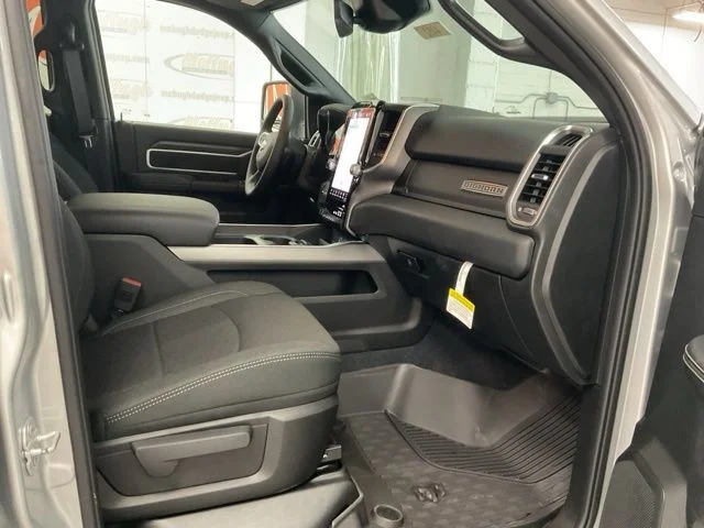 2026 Ram 2500 Big Horn 4x4 Crew Cab 6'4" Box - Image 32