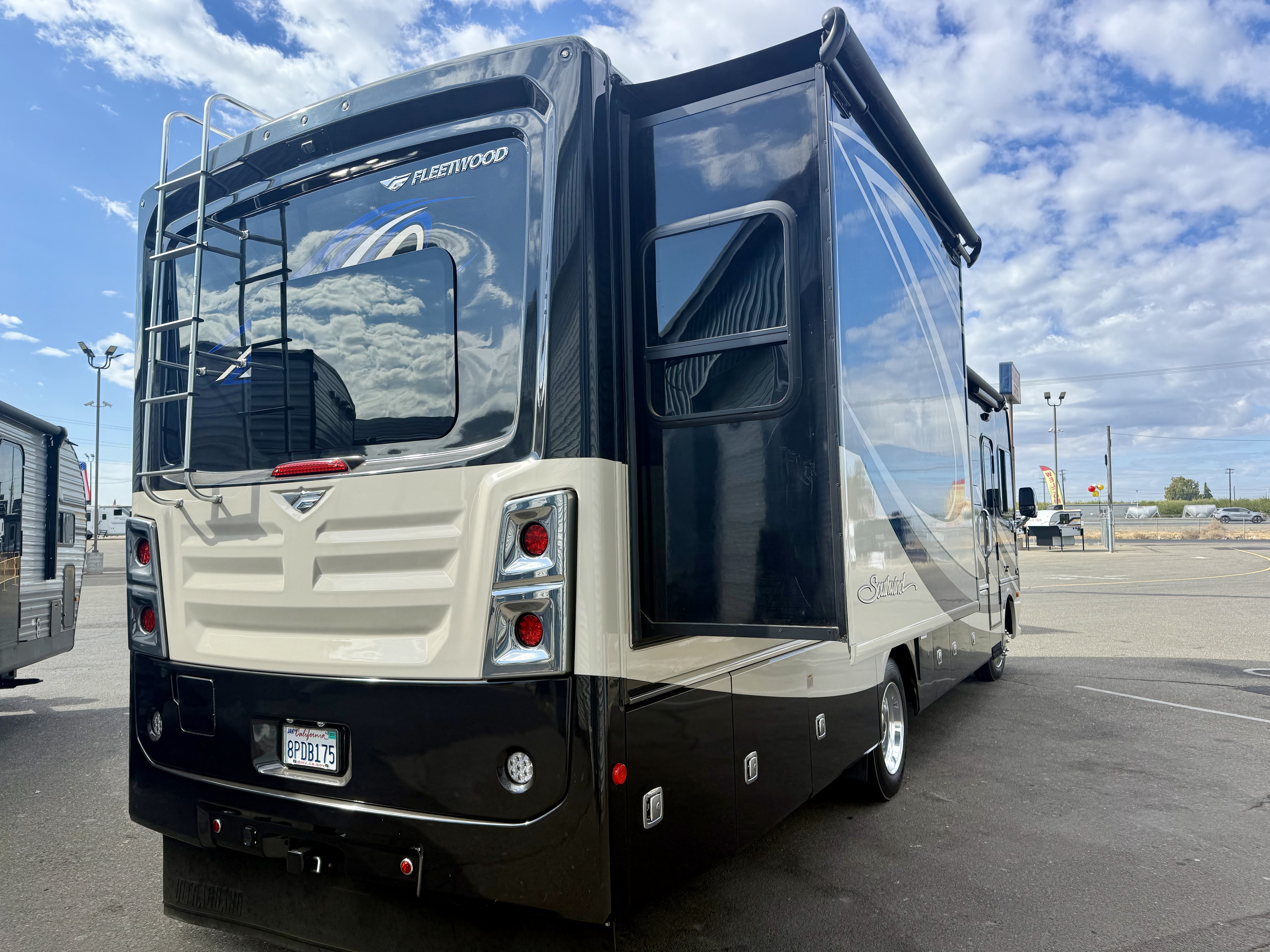2018 Southwind 34C FULL BODY PAINT - Image 4