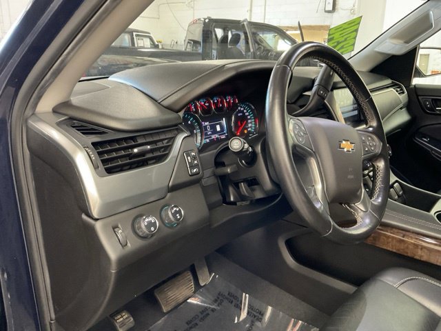 2019 Chevrolet Suburban 1500 Utility 4D LT 4WD - Image 12