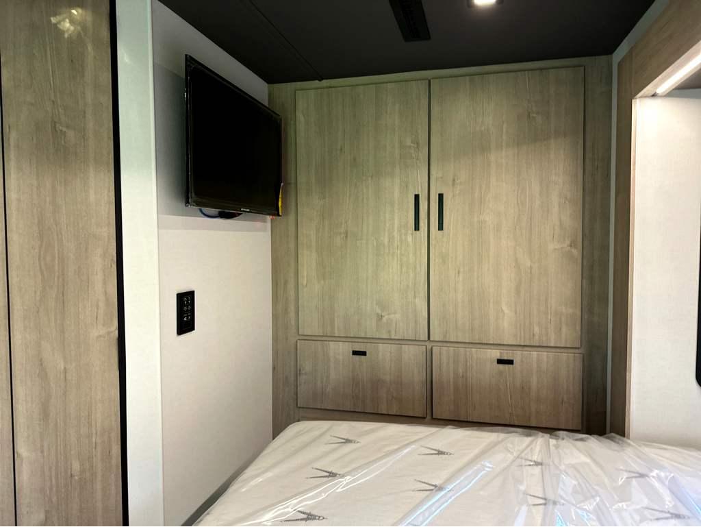 2027 Grand Design Lineage Series M 25FW - Image 19